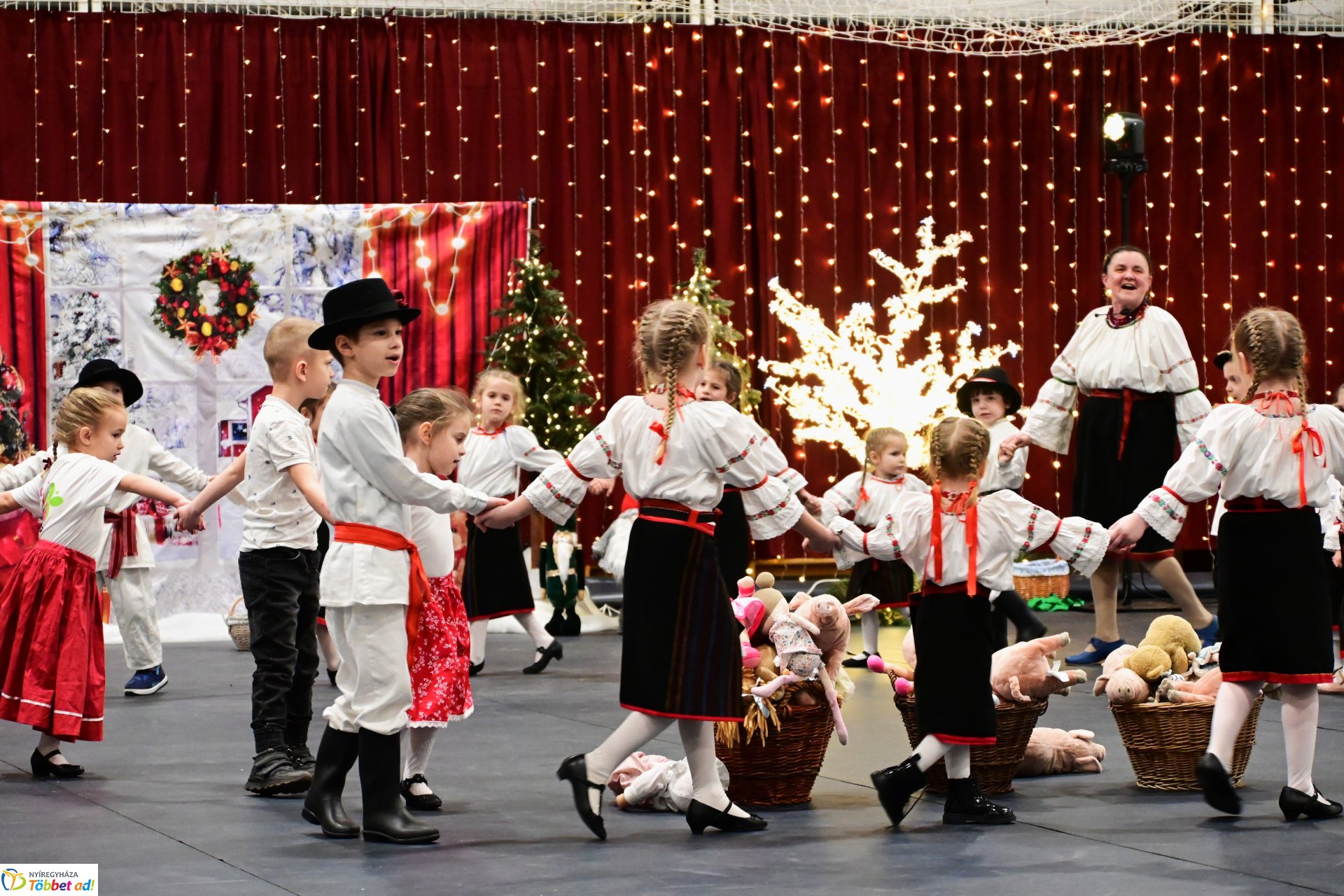 Csillagrege - táncos karácsonyra hangolódás a Bem József Általános Iskolában