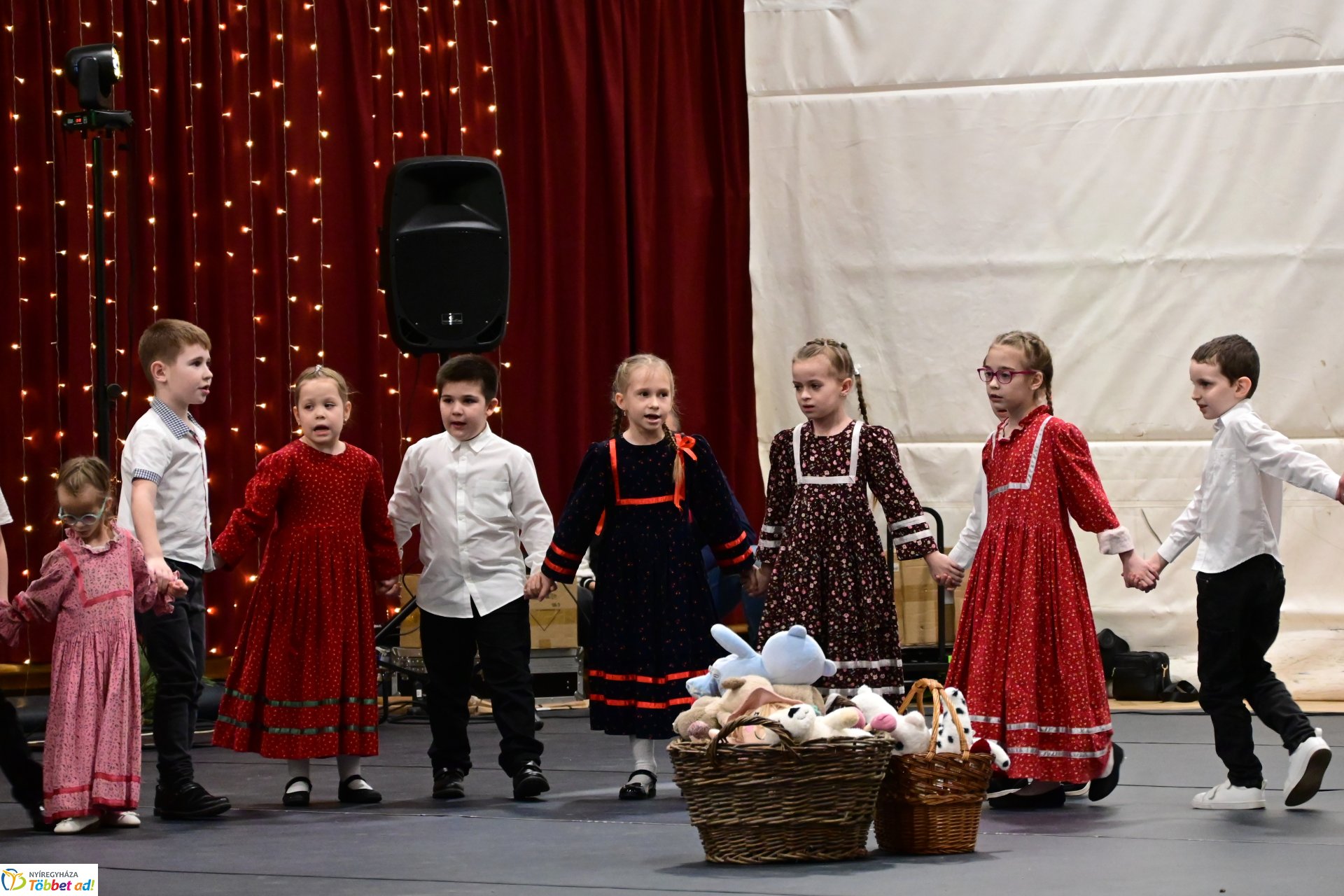 Csillagrege - táncos karácsonyra hangolódás a Bem József Általános Iskolában