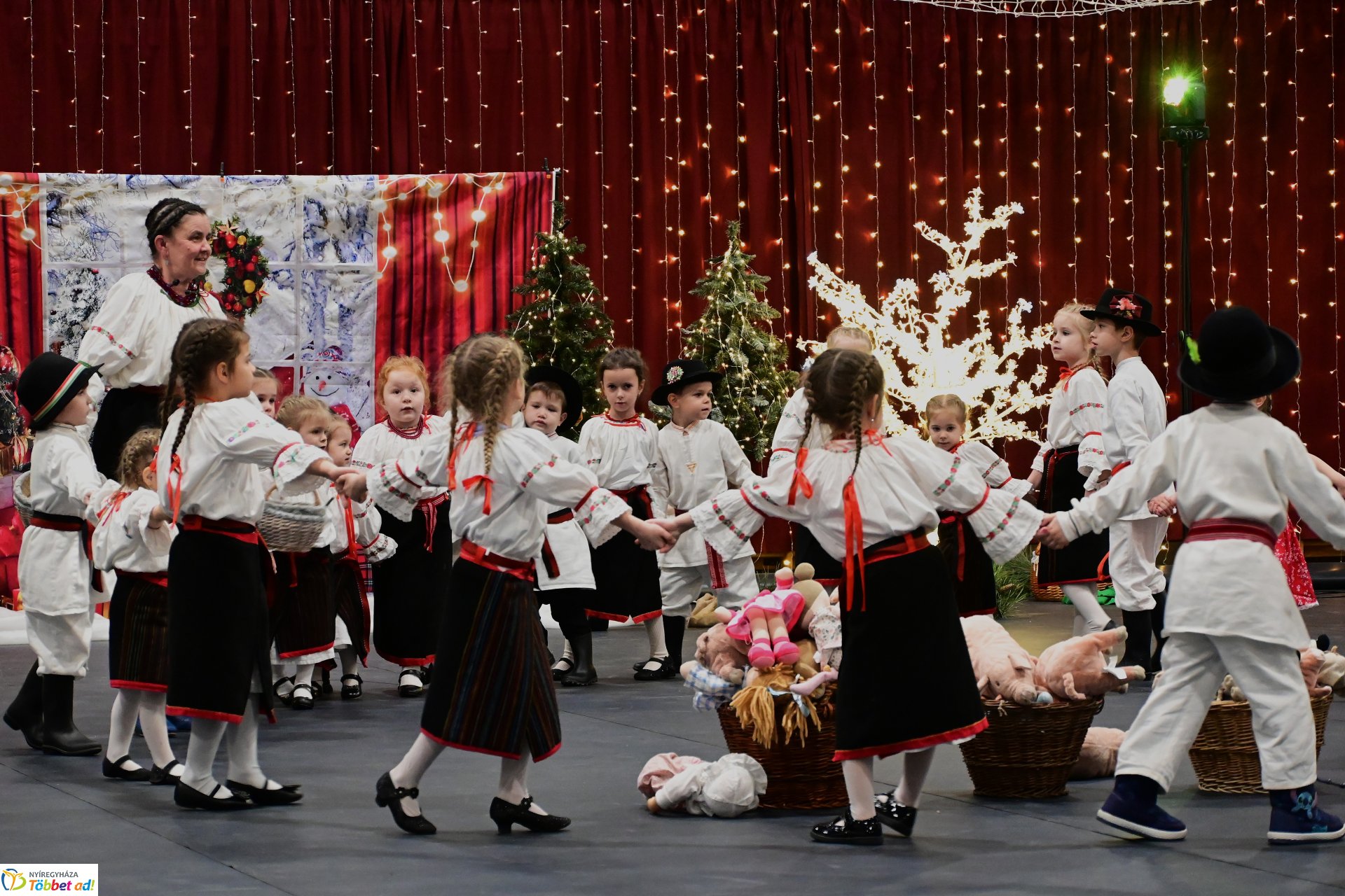 Csillagrege - táncos karácsonyra hangolódás a Bem József Általános Iskolában