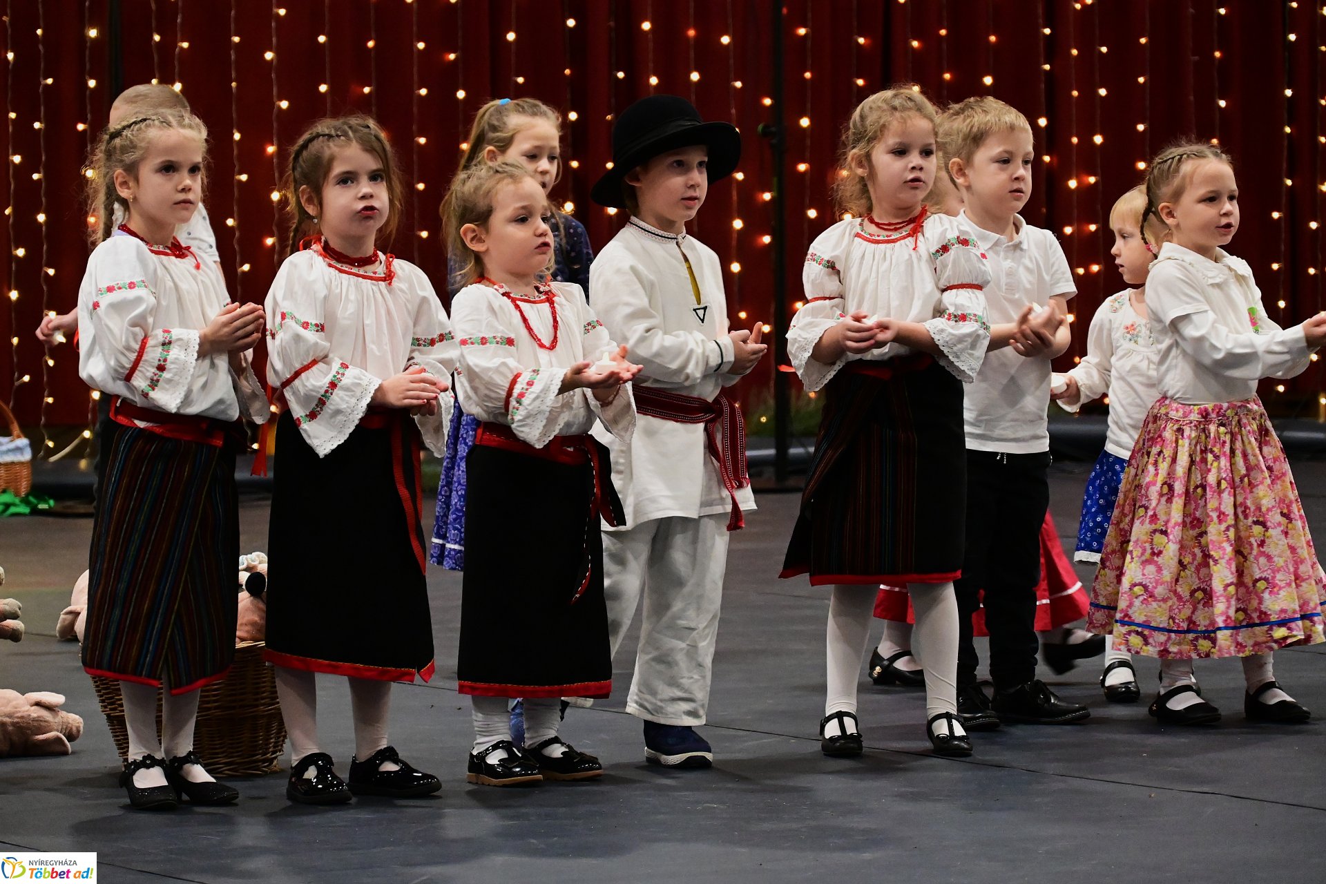 Csillagrege - táncos karácsonyra hangolódás a Bem József Általános Iskolában