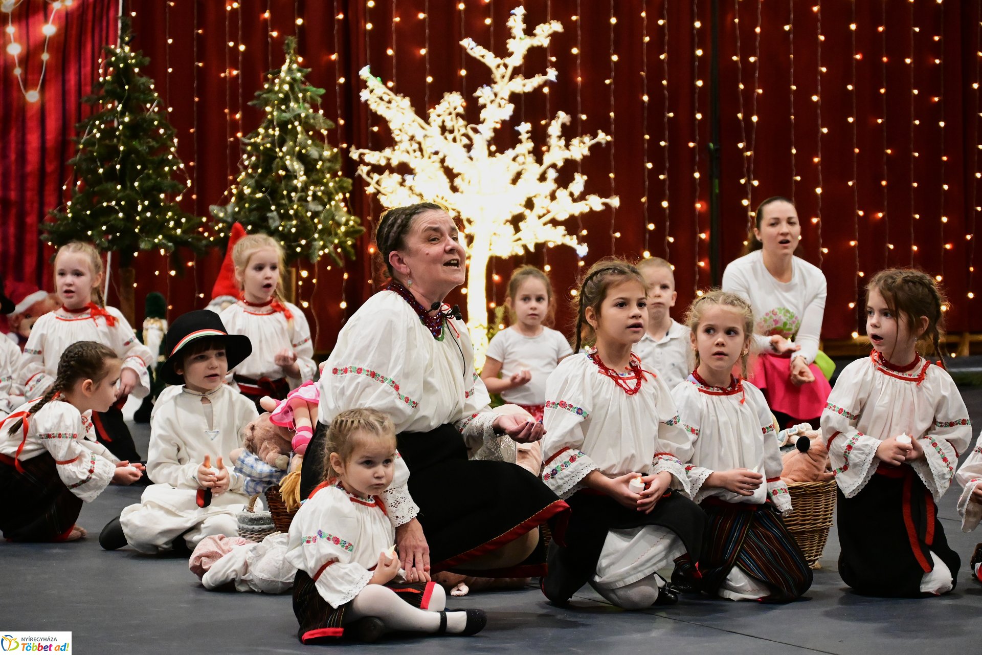 Csillagrege - táncos karácsonyra hangolódás a Bem József Általános Iskolában