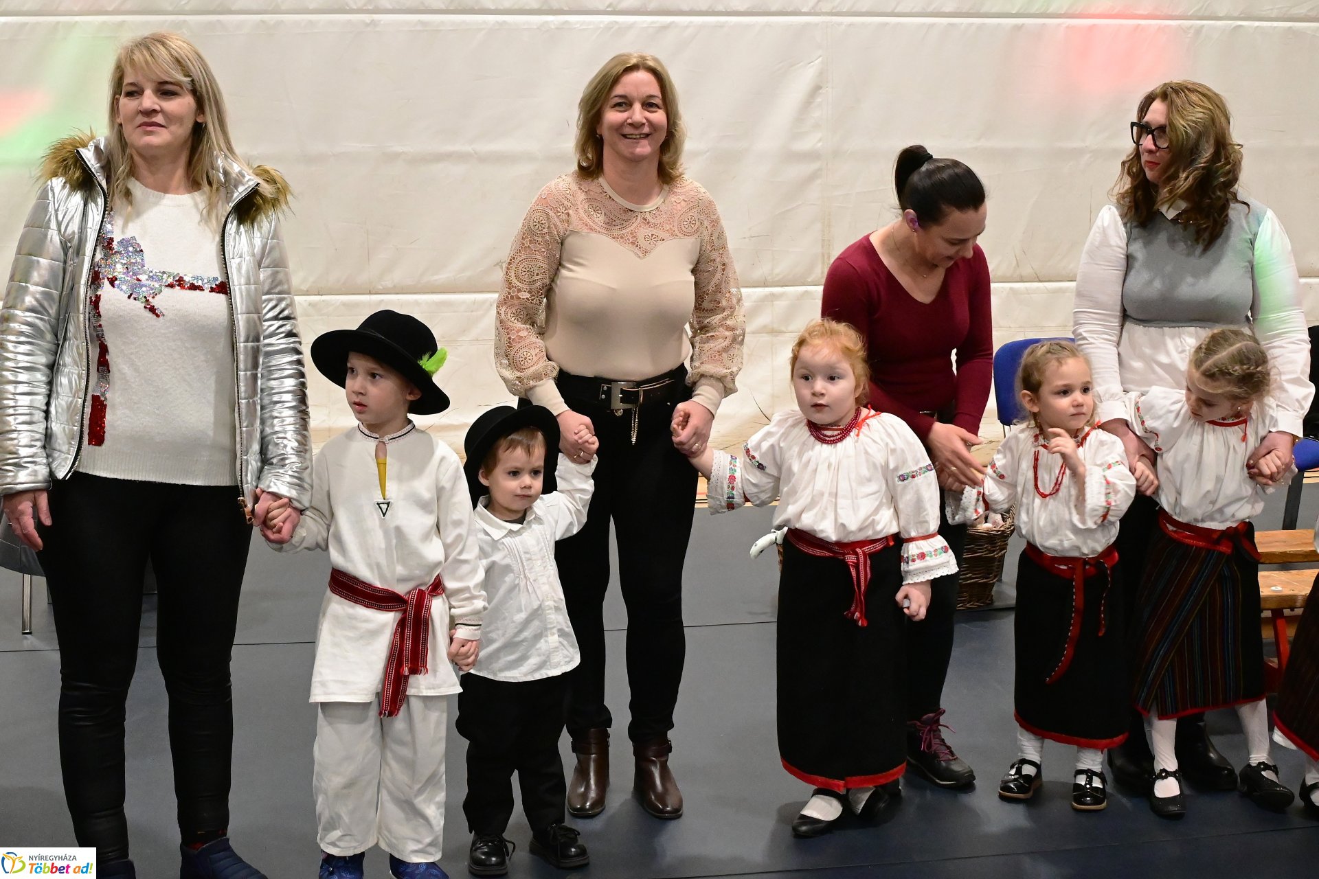 Csillagrege - táncos karácsonyra hangolódás a Bem József Általános Iskolában