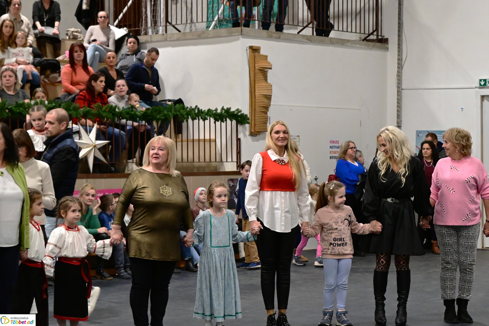 Csillagrege - táncos karácsonyra hangolódás a Bem József Általános Iskolában