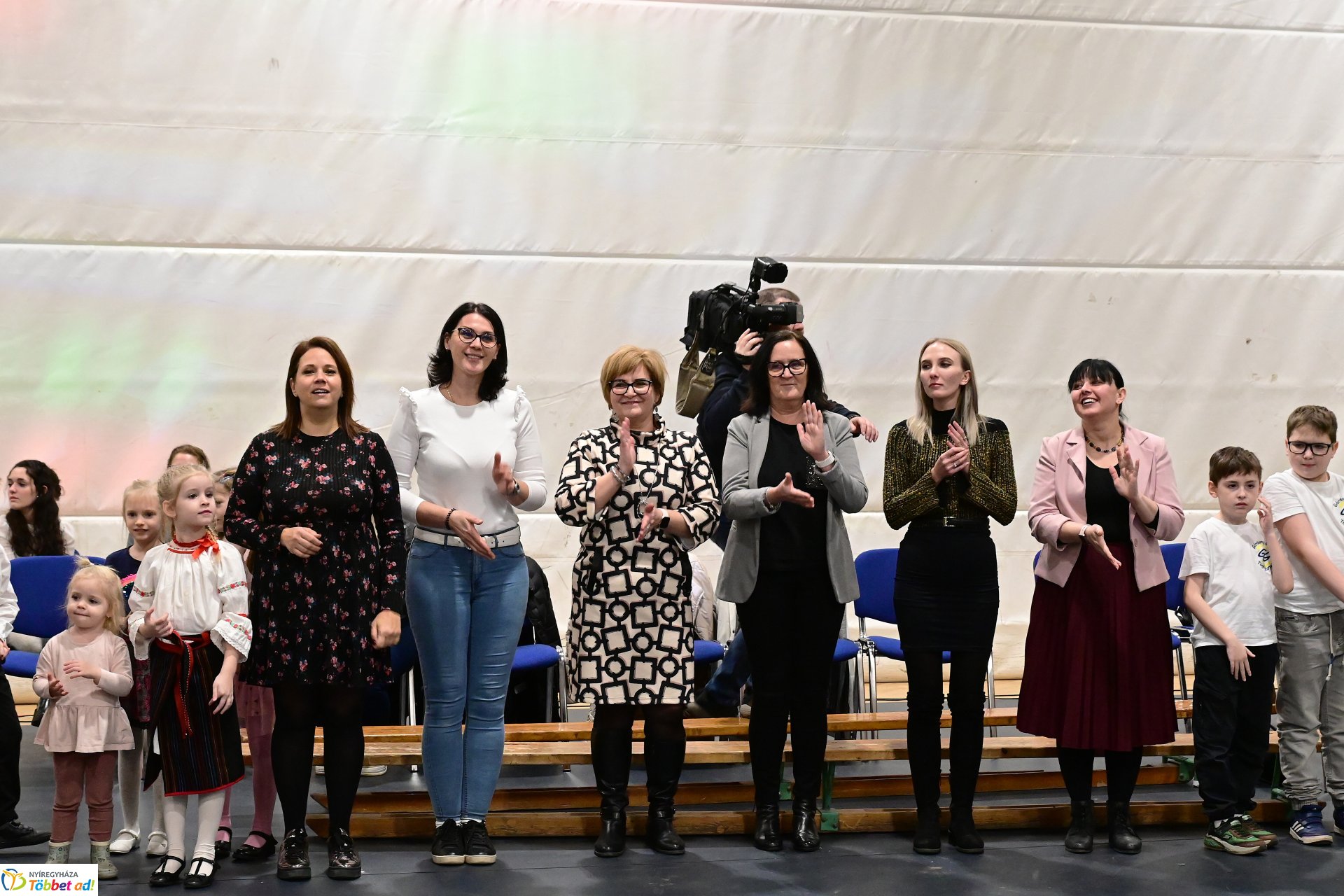 Csillagrege - táncos karácsonyra hangolódás a Bem József Általános Iskolában