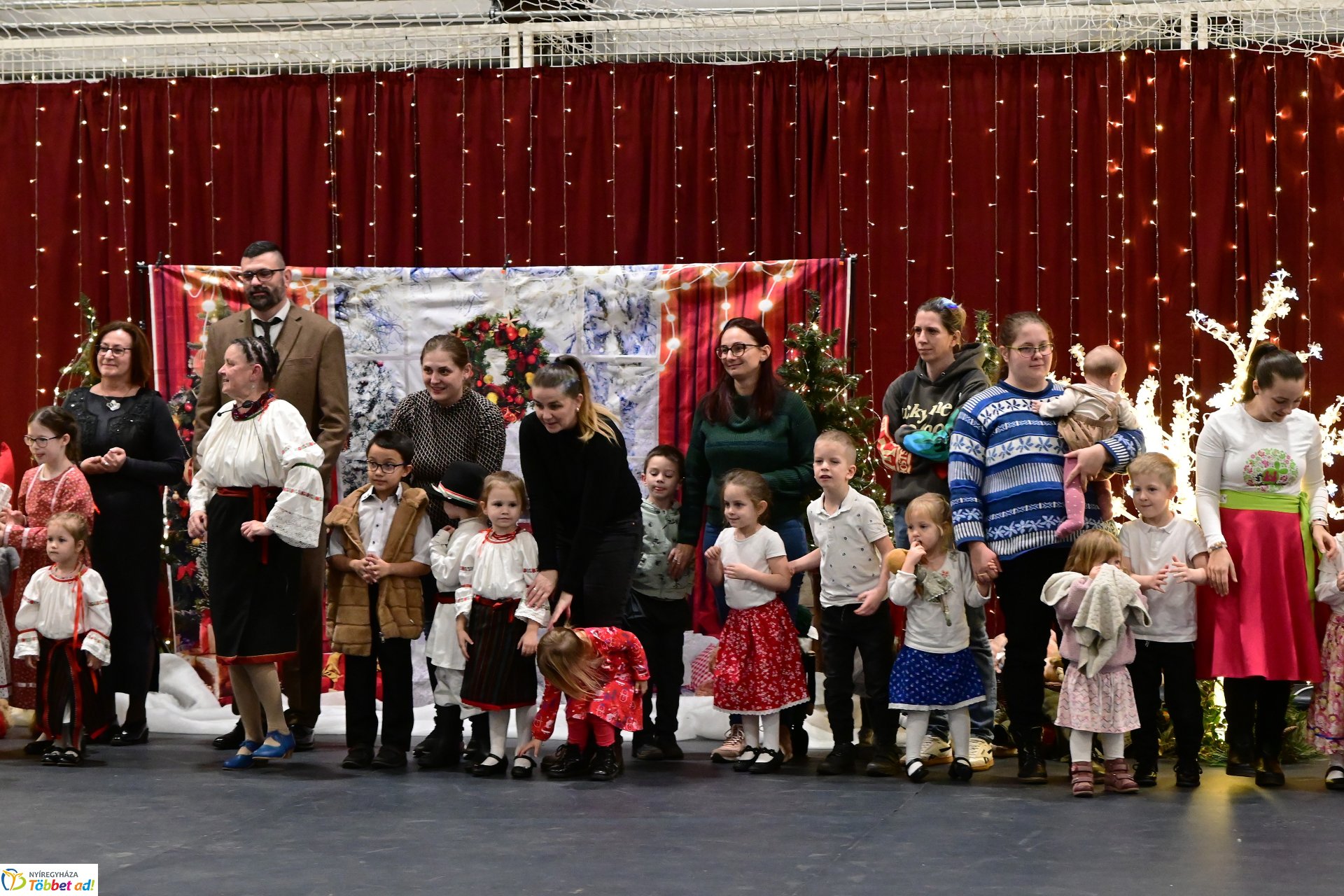 Csillagrege - táncos karácsonyra hangolódás a Bem József Általános Iskolában