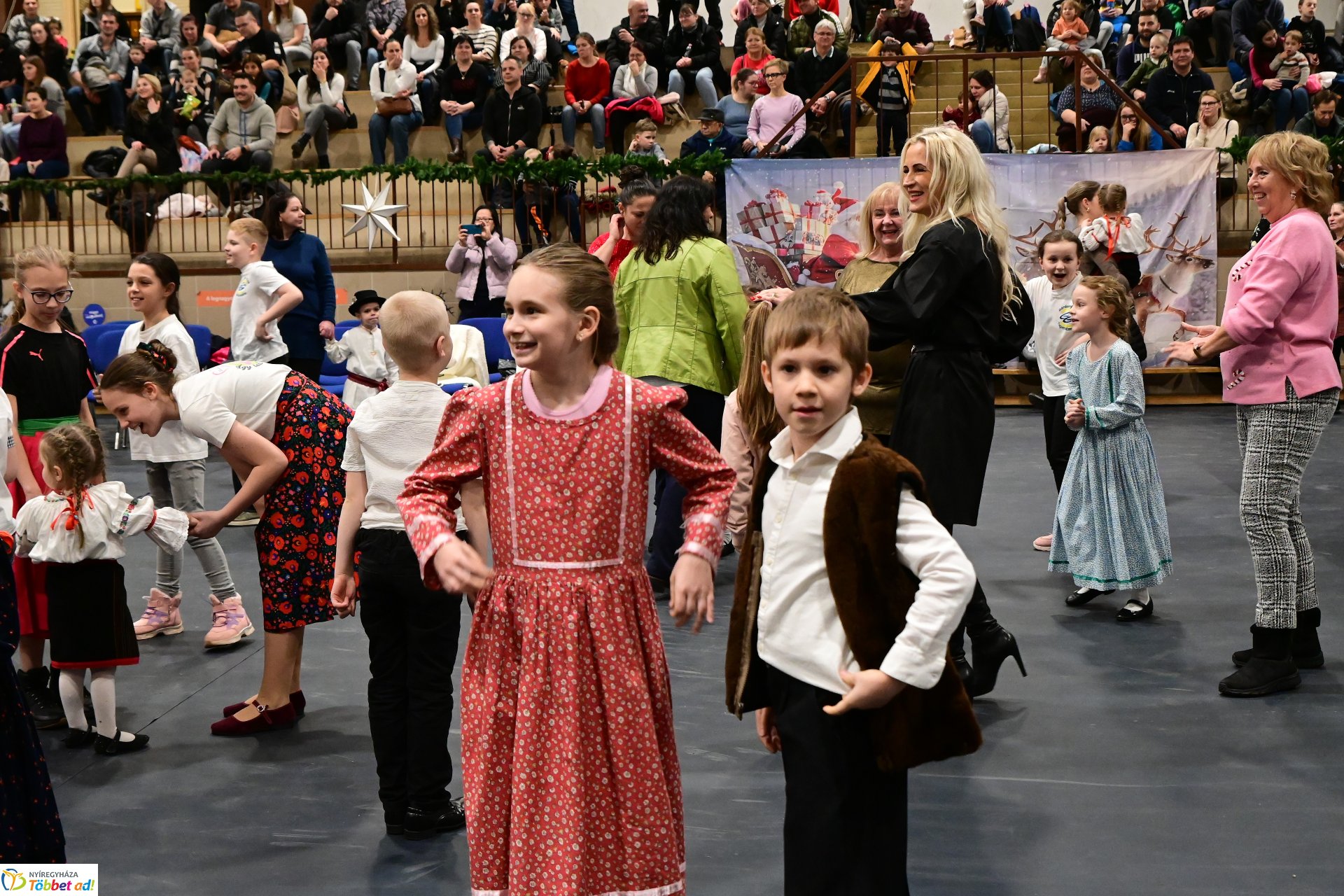 Csillagrege - táncos karácsonyra hangolódás a Bem József Általános Iskolában