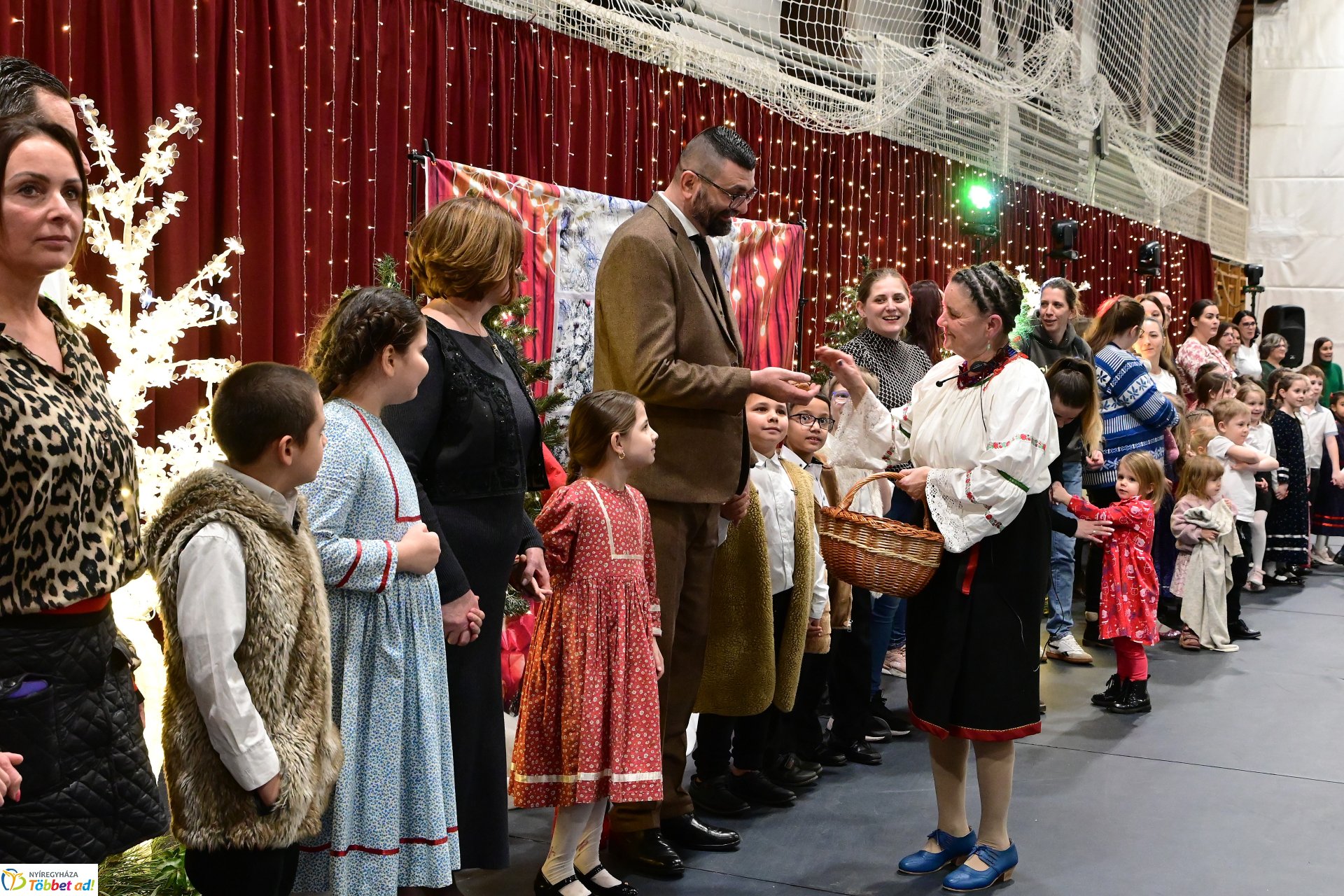 Csillagrege - táncos karácsonyra hangolódás a Bem József Általános Iskolában