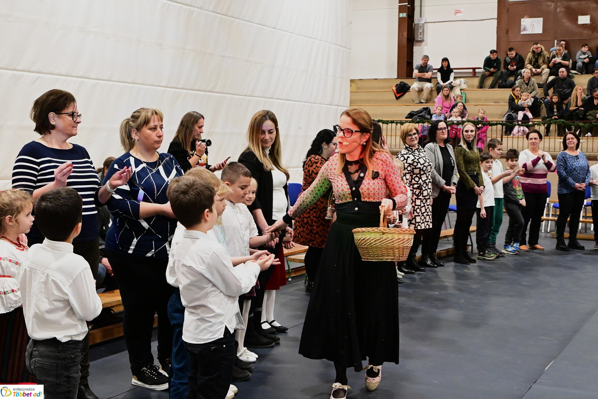 Csillagrege - táncos karácsonyra hangolódás a Bem József Általános Iskolában