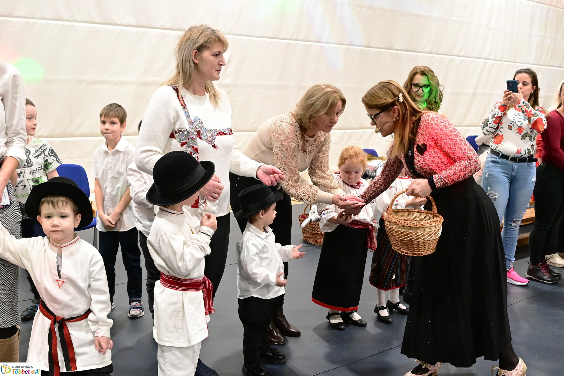 Csillagrege - táncos karácsonyra hangolódás a Bem József Általános Iskolában