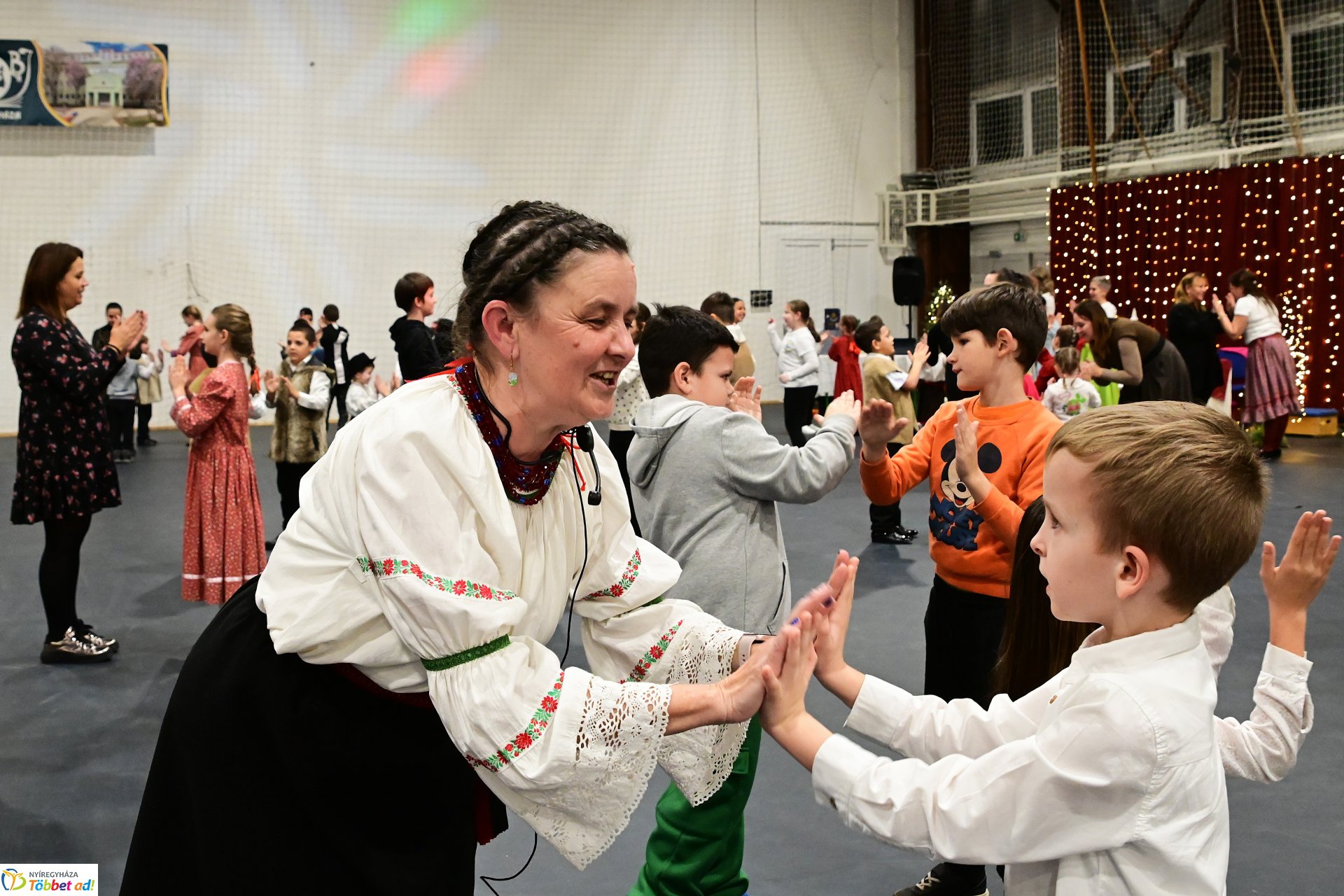 Csillagrege - táncos karácsonyra hangolódás a Bem József Általános Iskolában