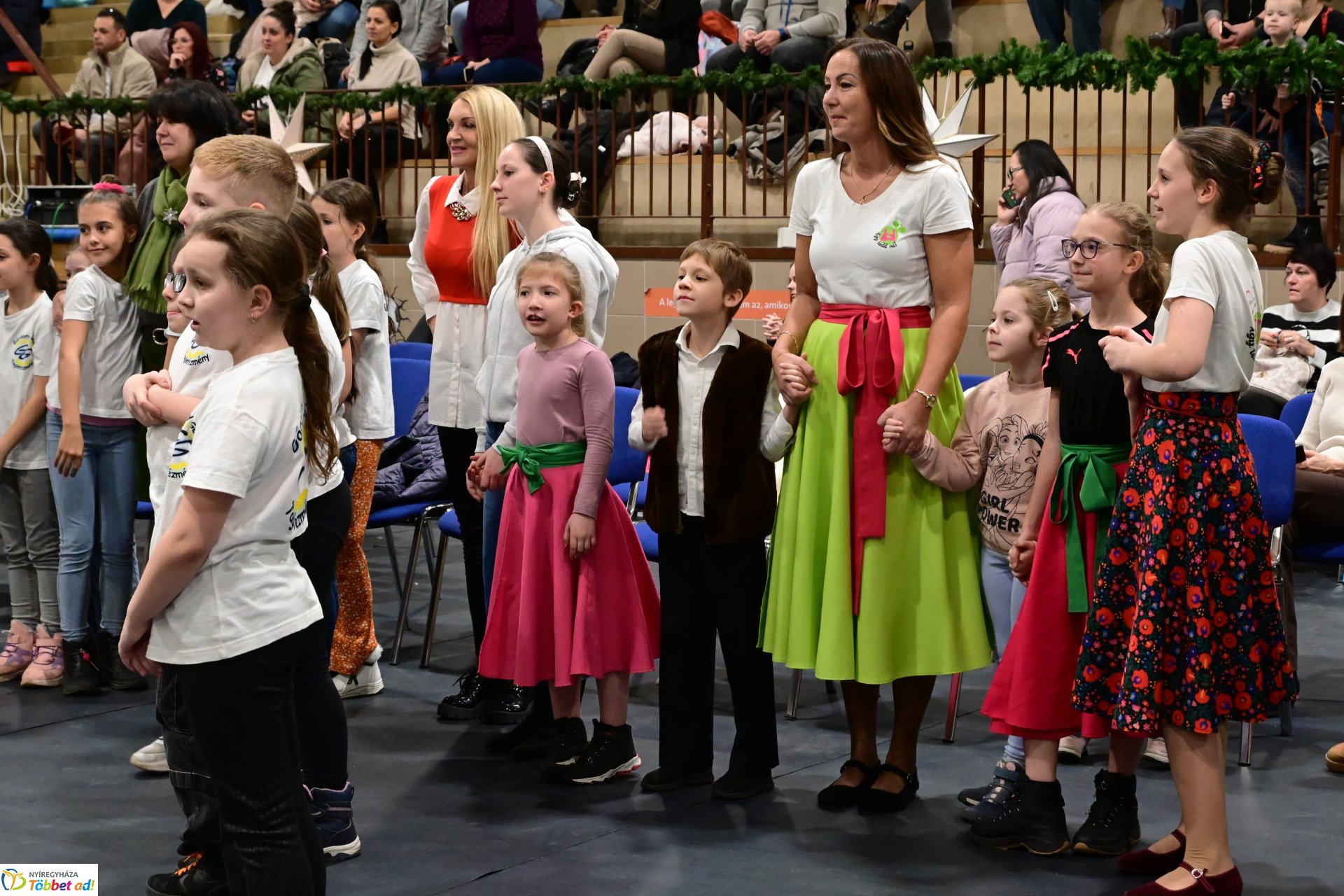 Csillagrege - táncos karácsonyra hangolódás a Bem József Általános Iskolában