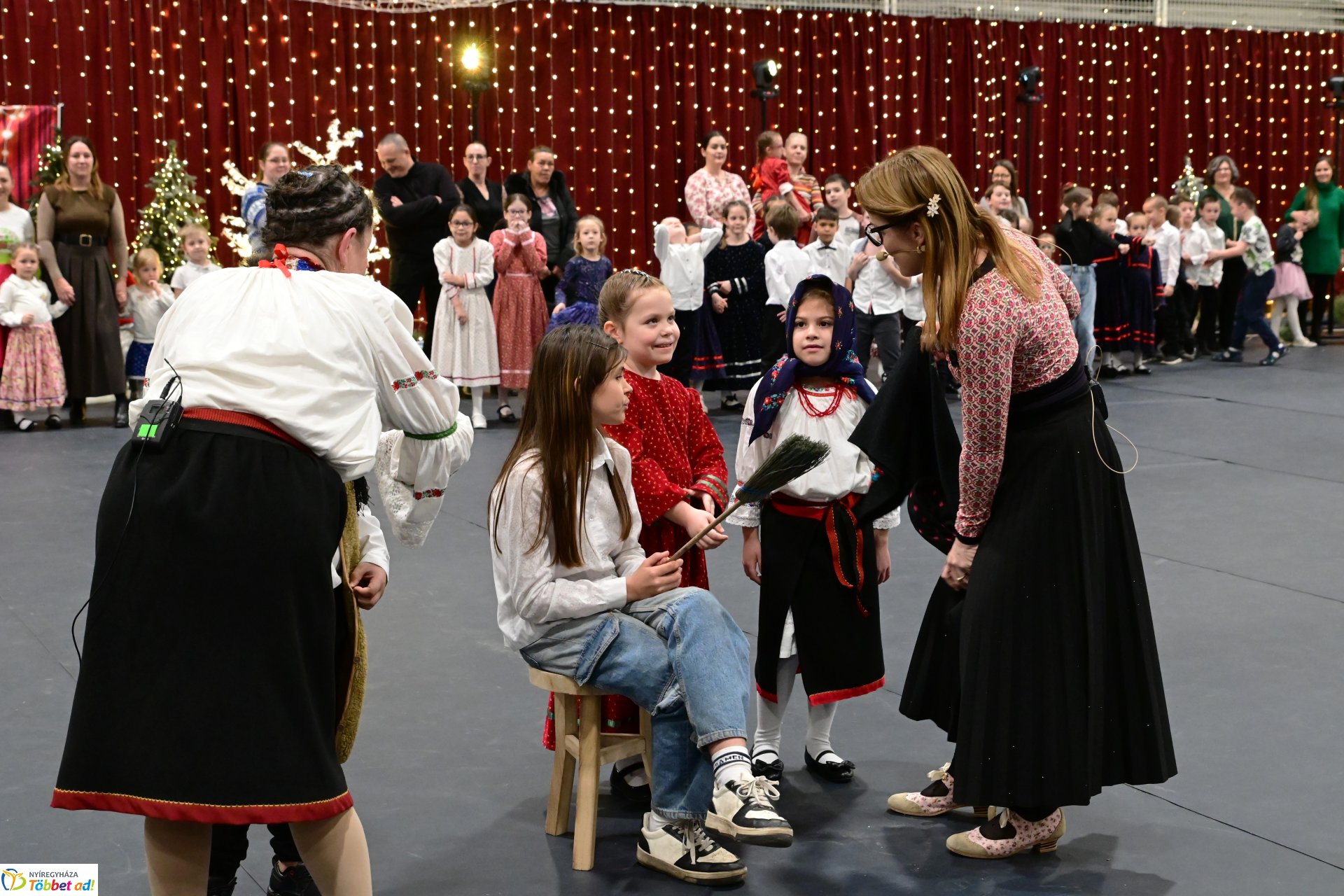 Csillagrege - táncos karácsonyra hangolódás a Bem József Általános Iskolában
