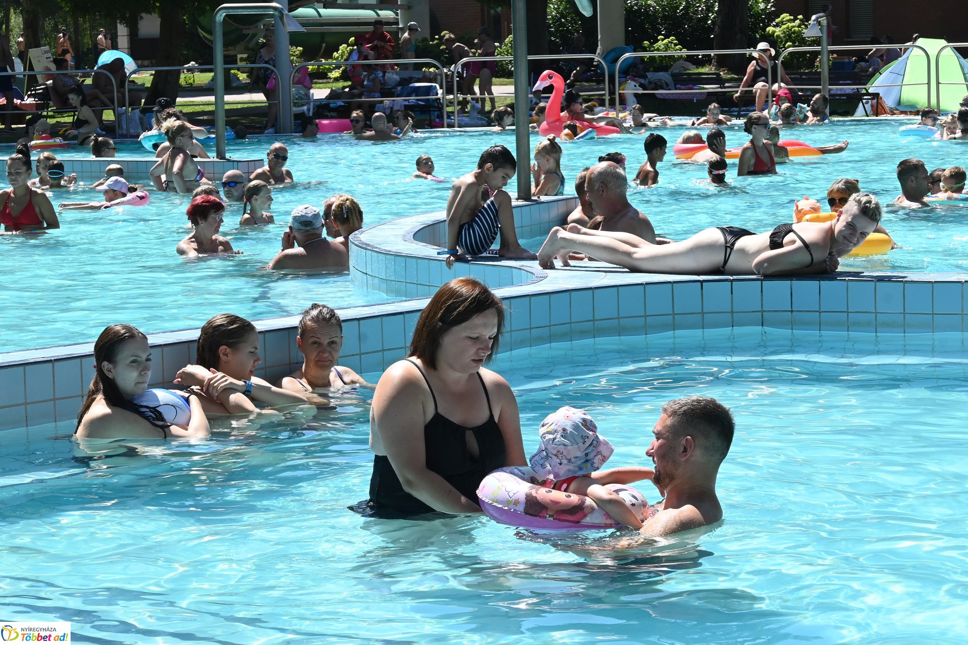 Csobbanás  a  Sóstói Parkfürdőben