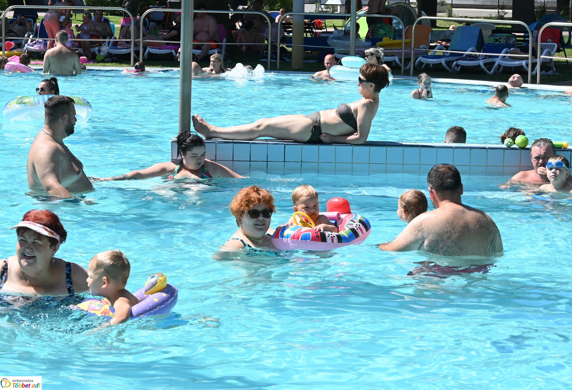 Csobbanás  a  Sóstói Parkfürdőben