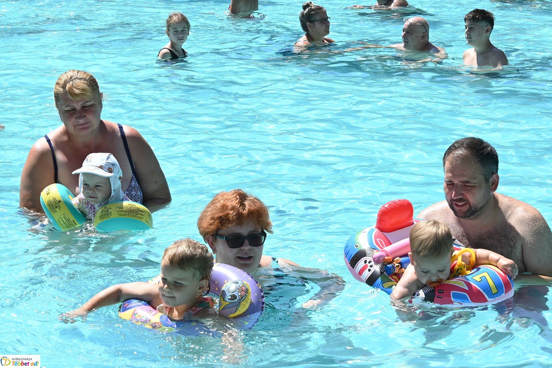 Csobbanás  a  Sóstói Parkfürdőben