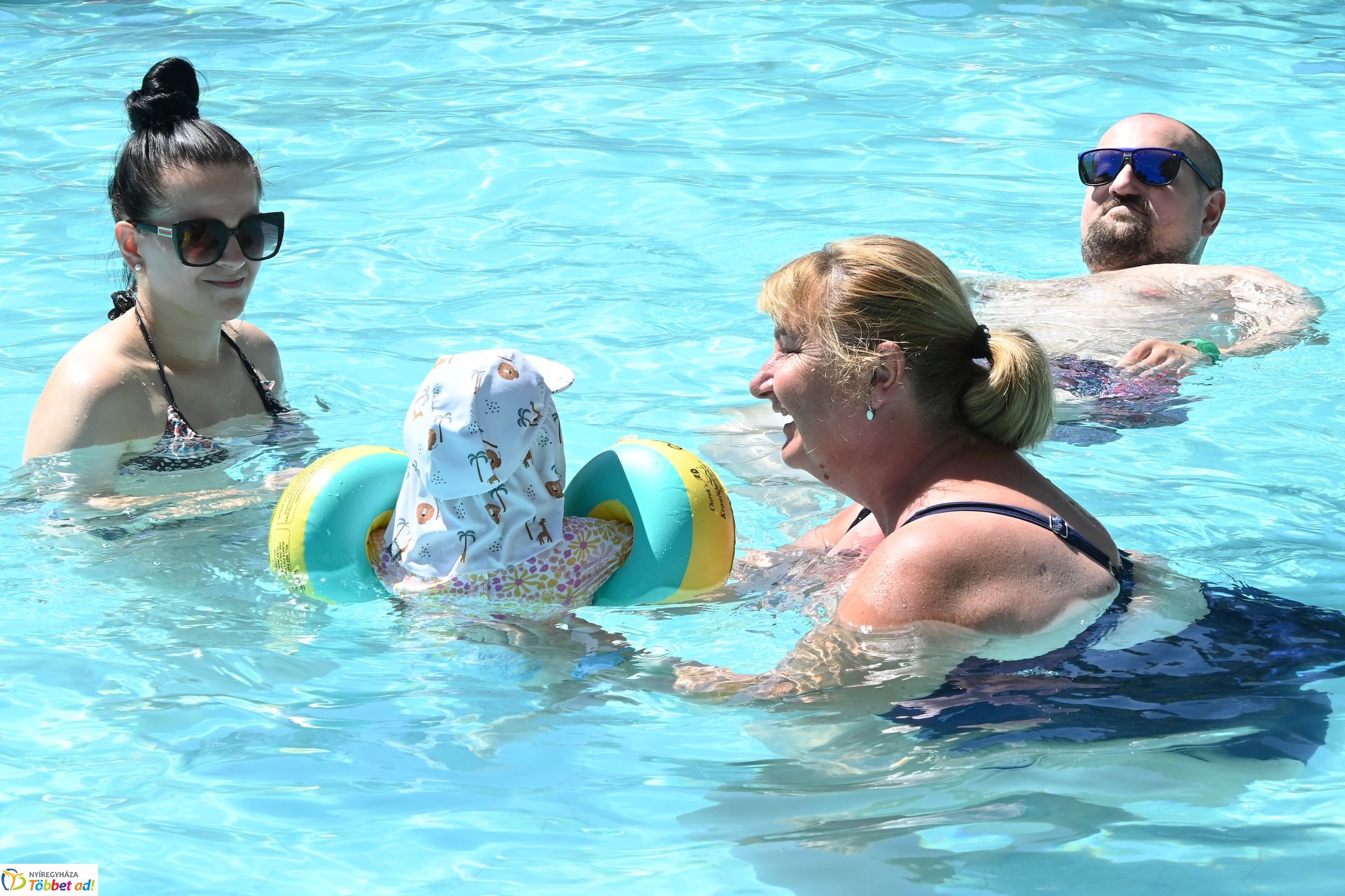 Csobbanás  a  Sóstói Parkfürdőben