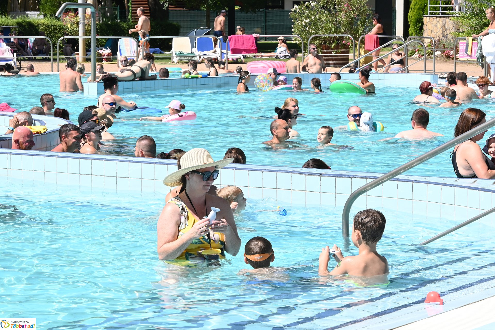 Csobbanás  a  Sóstói Parkfürdőben