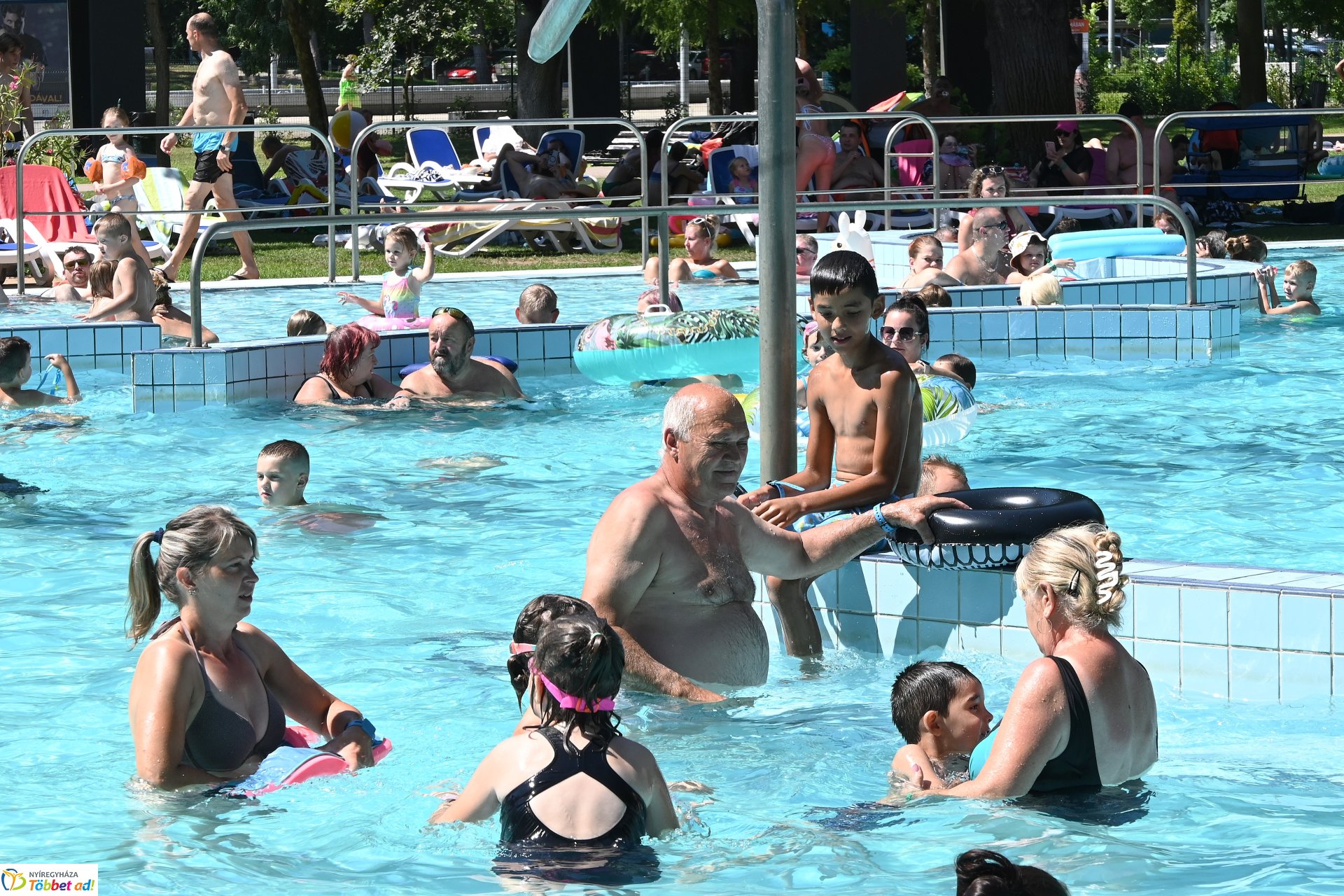 Csobbanás  a  Sóstói Parkfürdőben