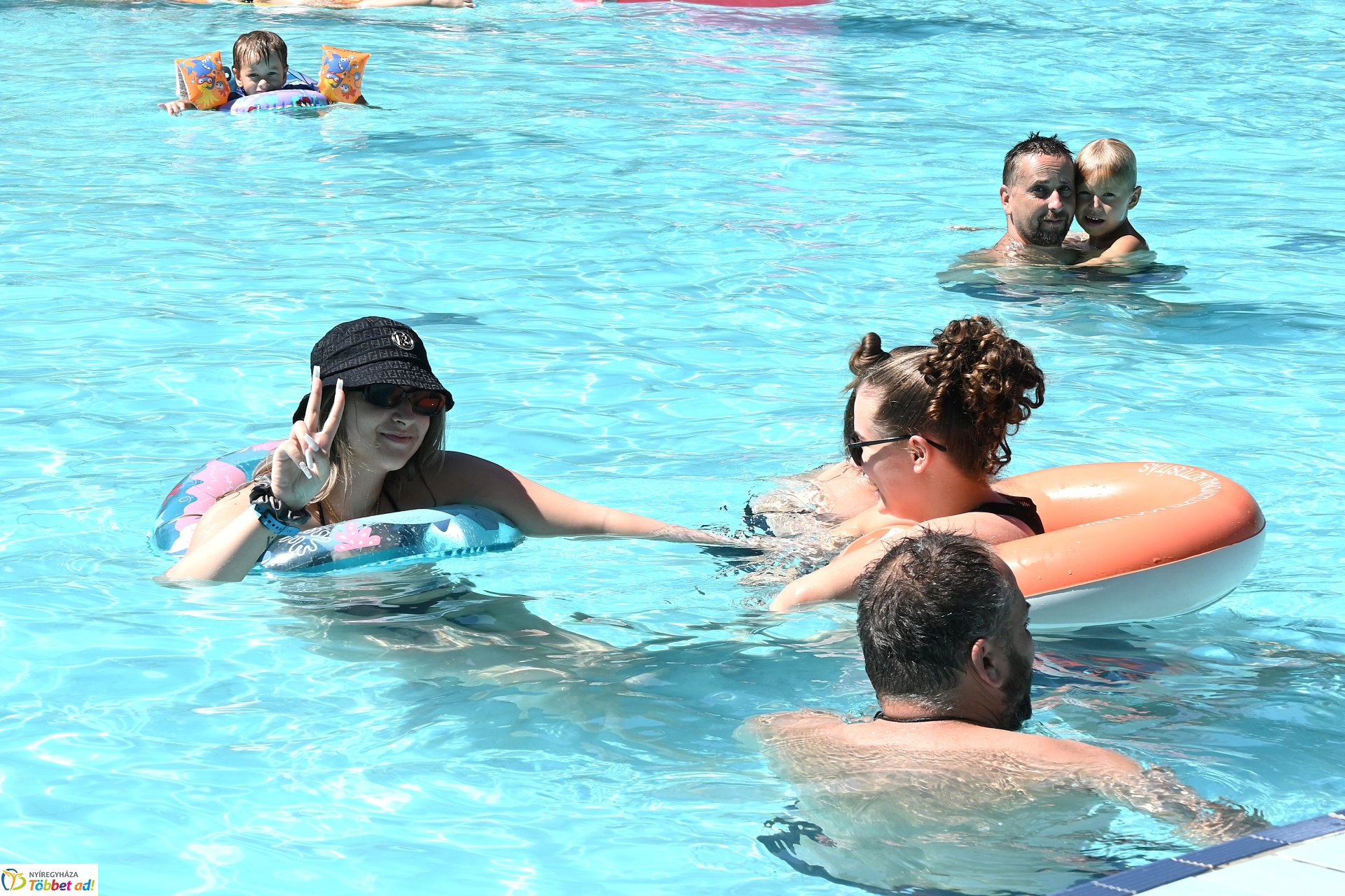 Csobbanás  a  Sóstói Parkfürdőben