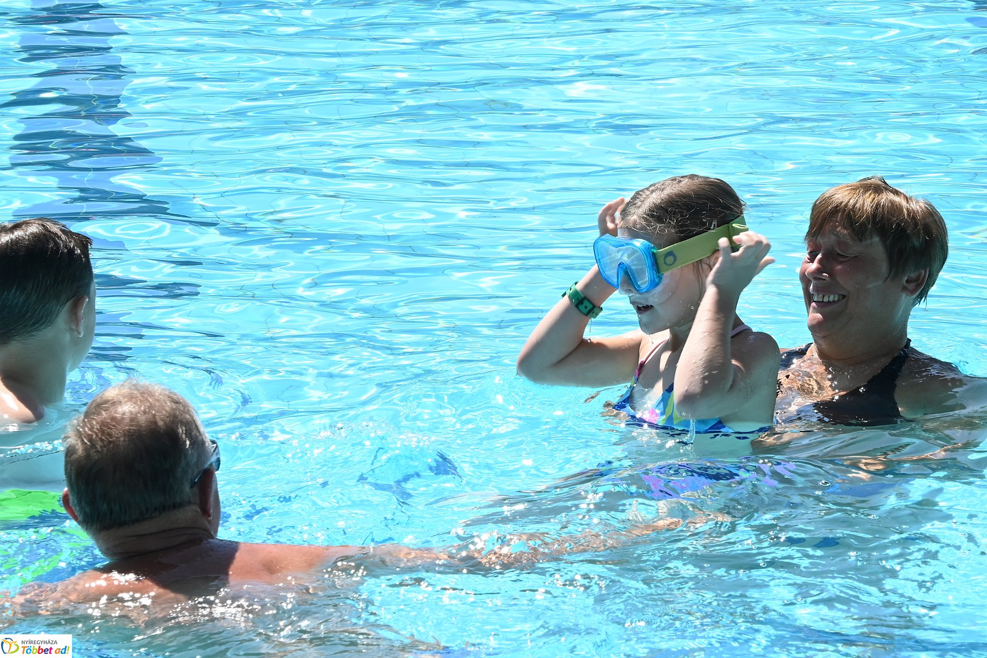 Csobbanás  a  Sóstói Parkfürdőben