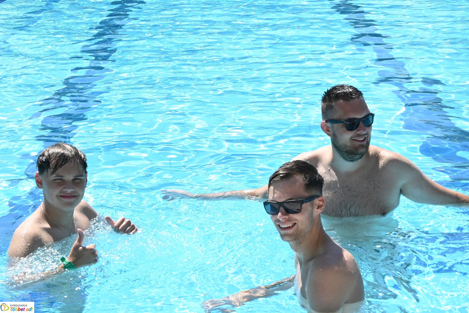 Csobbanás  a  Sóstói Parkfürdőben