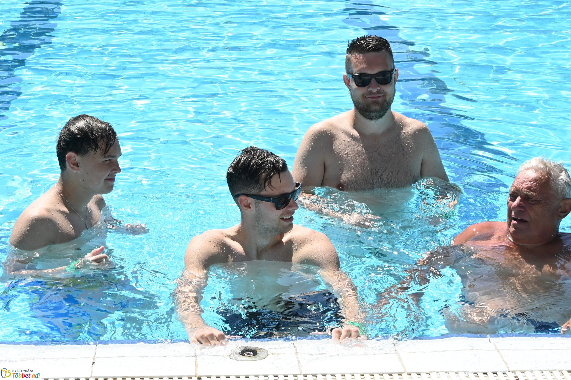 Csobbanás  a  Sóstói Parkfürdőben