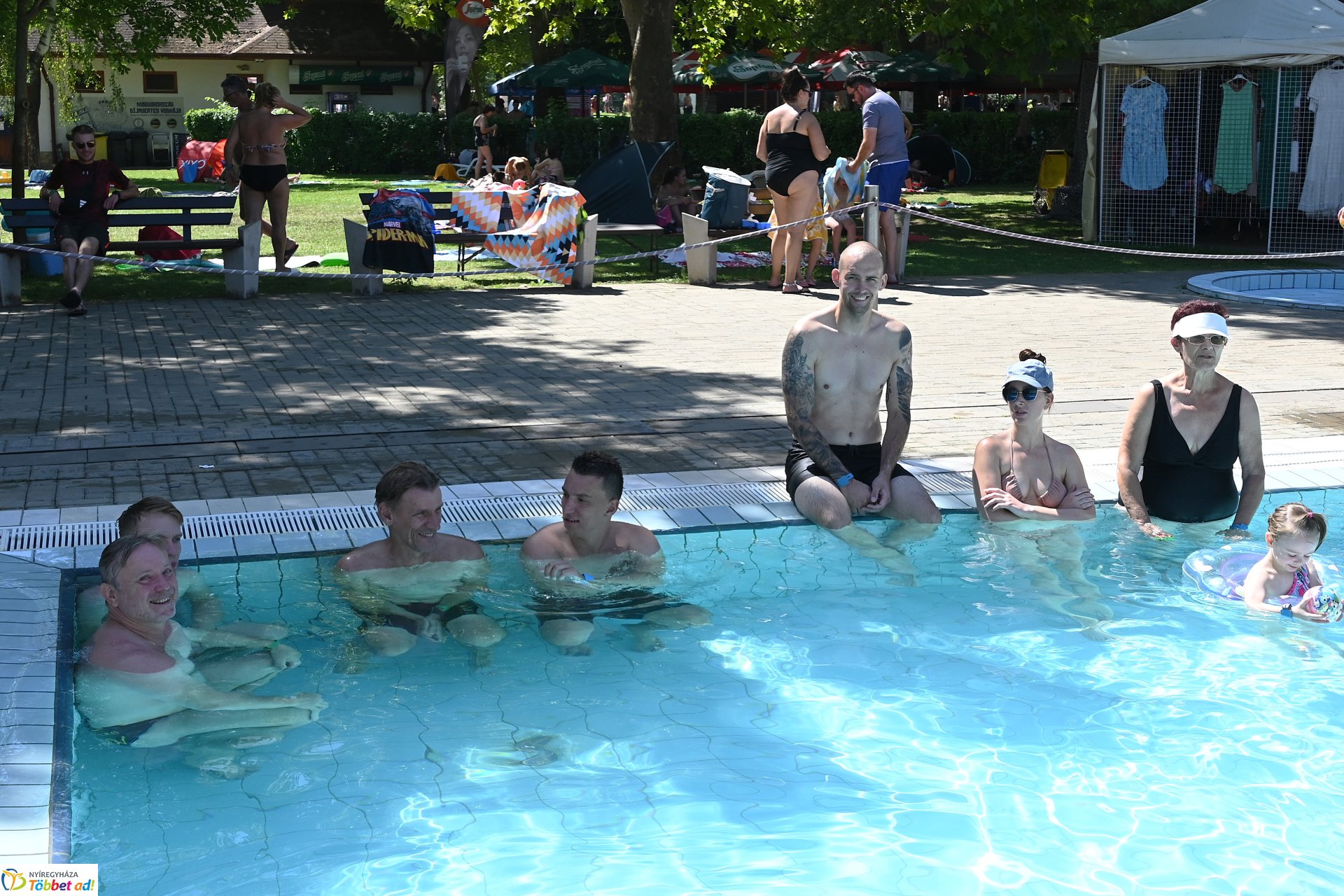 Csobbanás  a  Sóstói Parkfürdőben