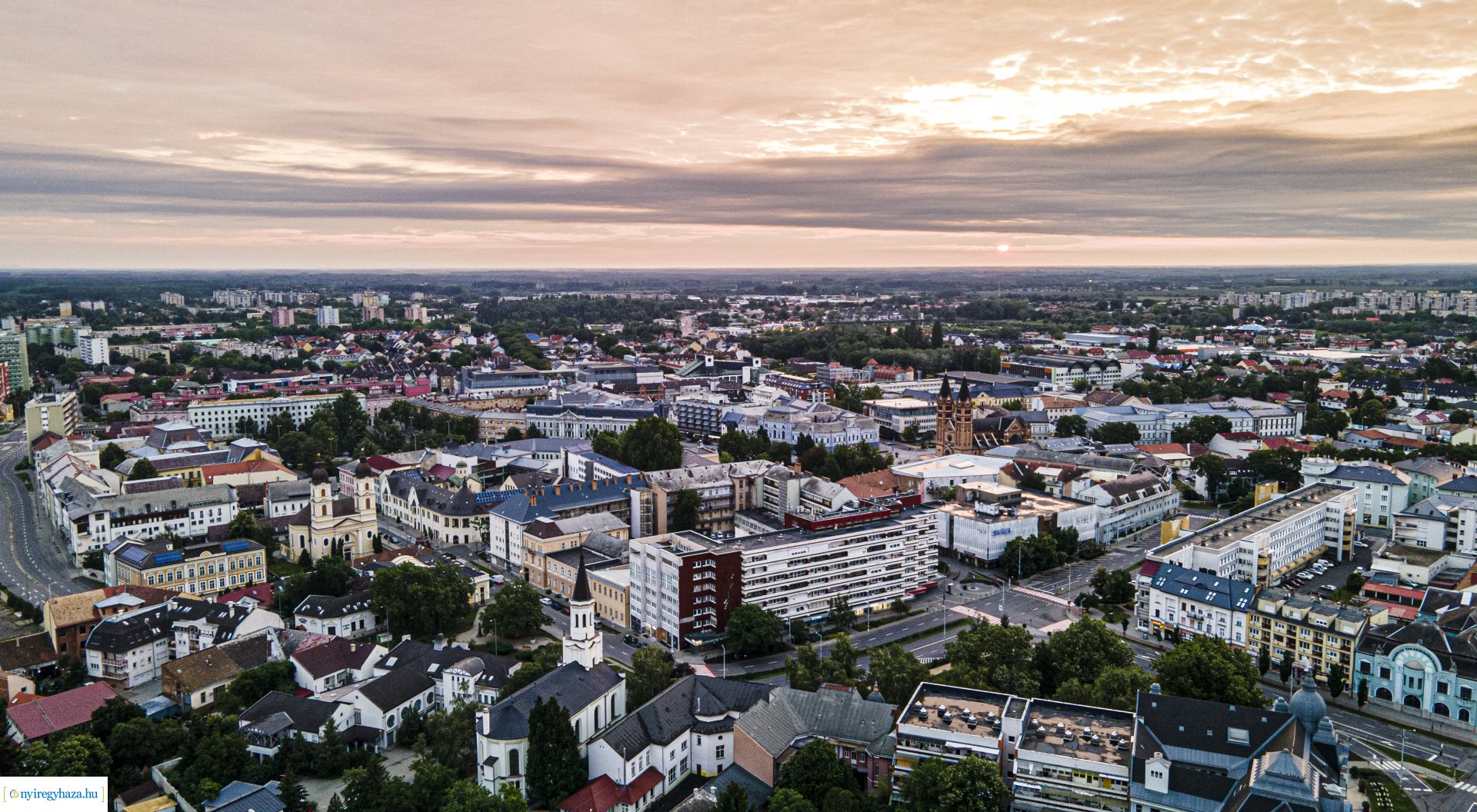 Csodálatos hajnali fényekre ébredt ma reggel Nyíregyháza 