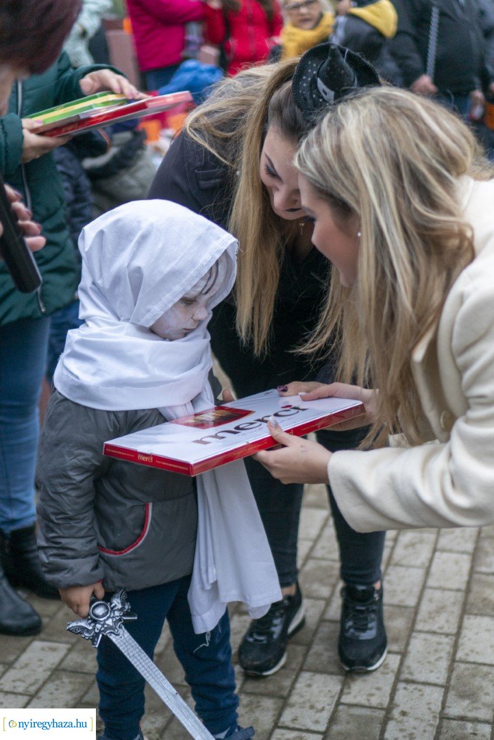 "Csokit vagy csalunk!" - Halloween-i felvonulás Oroson