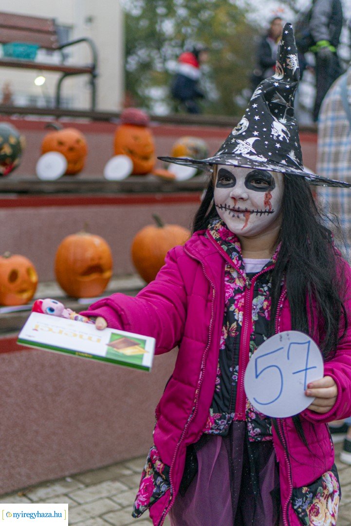 "Csokit vagy csalunk!" - Halloween-i felvonulás Oroson