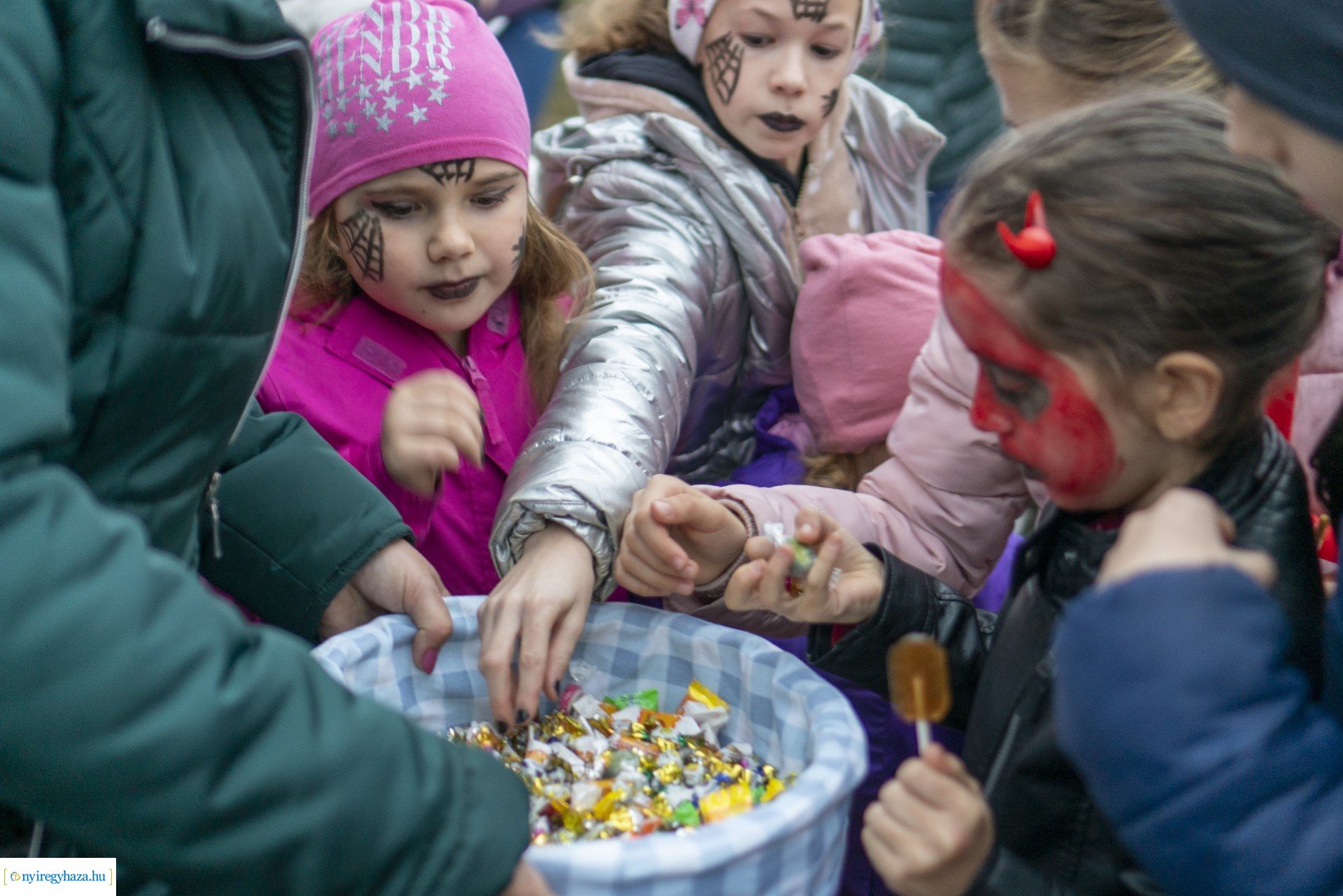 "Csokit vagy csalunk!" - Halloween-i felvonulás Oroson