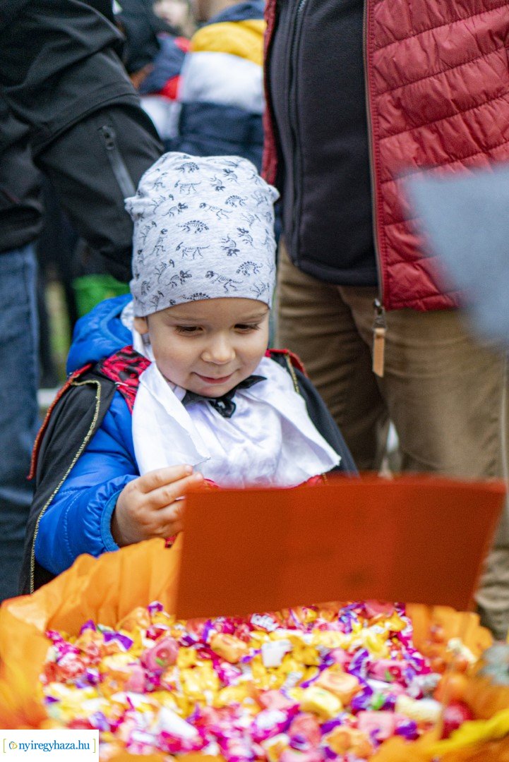 "Csokit vagy csalunk!" - Halloween-i felvonulás Oroson