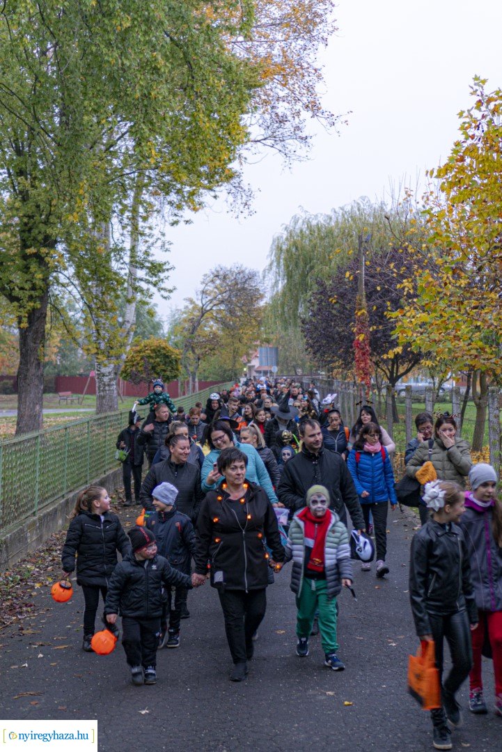 "Csokit vagy csalunk!" - Halloween-i felvonulás Oroson
