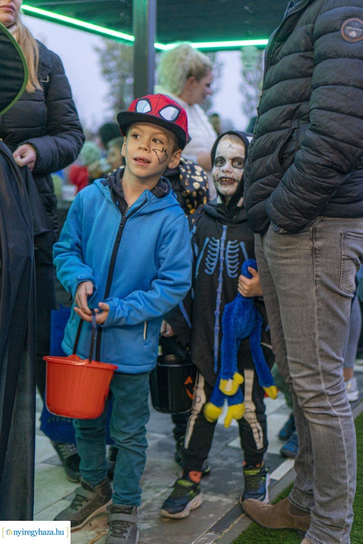 "Csokit vagy csalunk!" - Halloween-i felvonulás Oroson