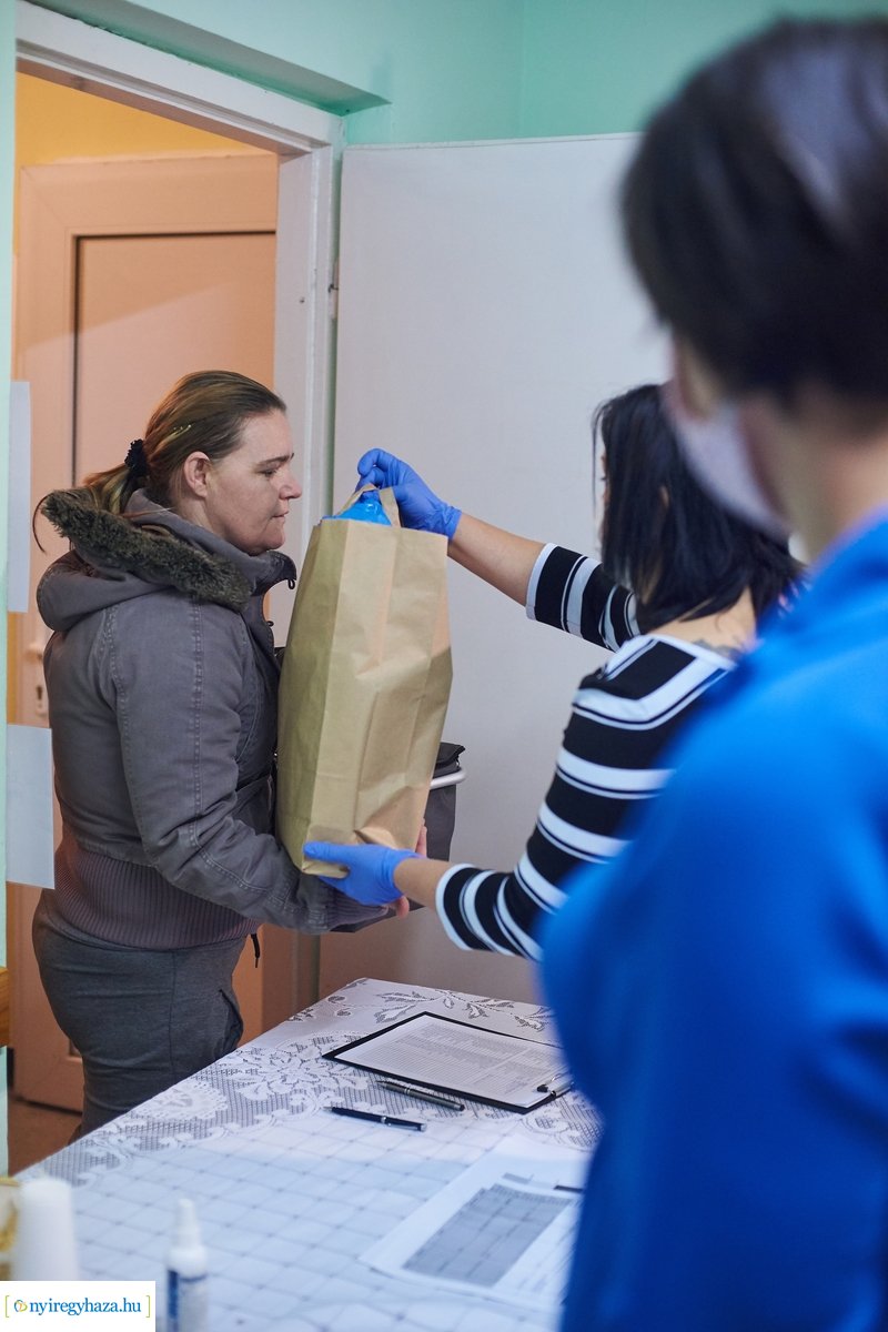 Csomagosztás a Jósavárosban 200430