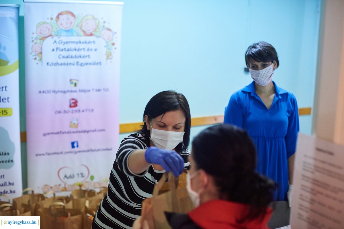 Csomagosztás a Jósavárosban 200430