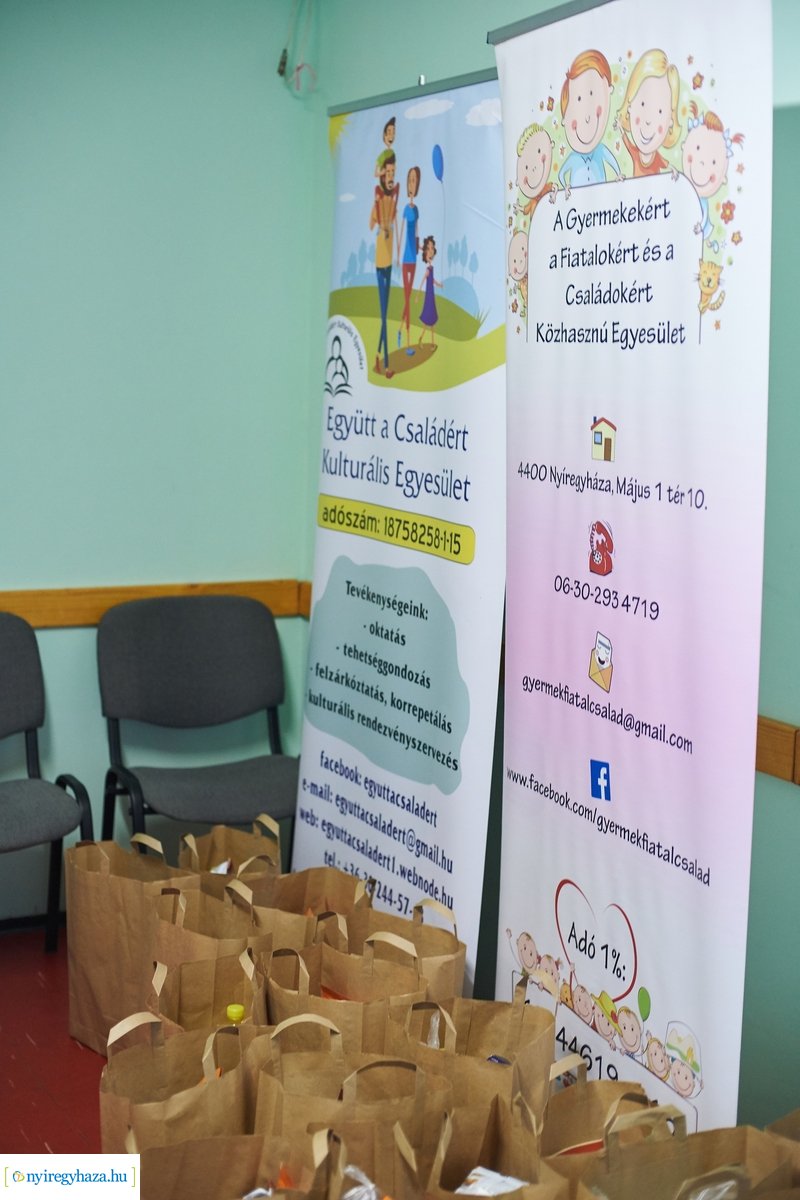 Csomagosztás a Jósavárosban 200430