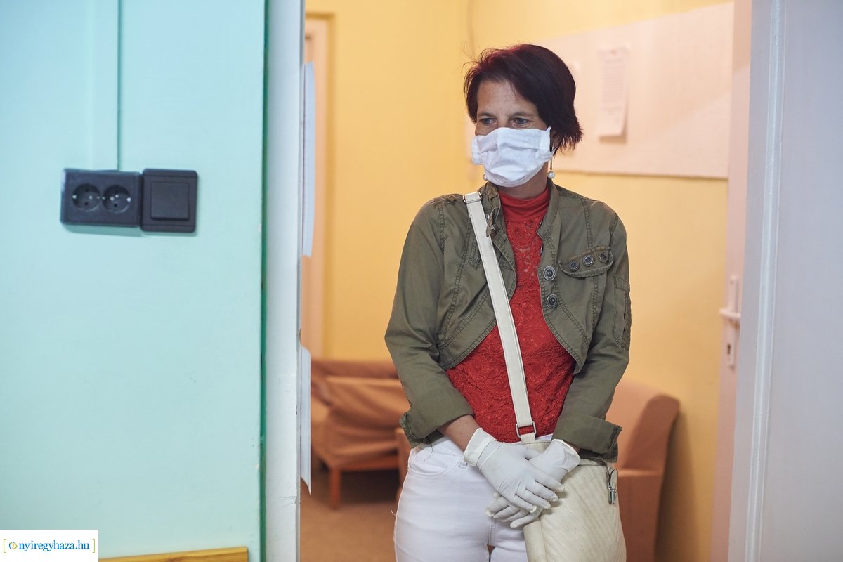 Csomagosztás a Jósavárosban 200430