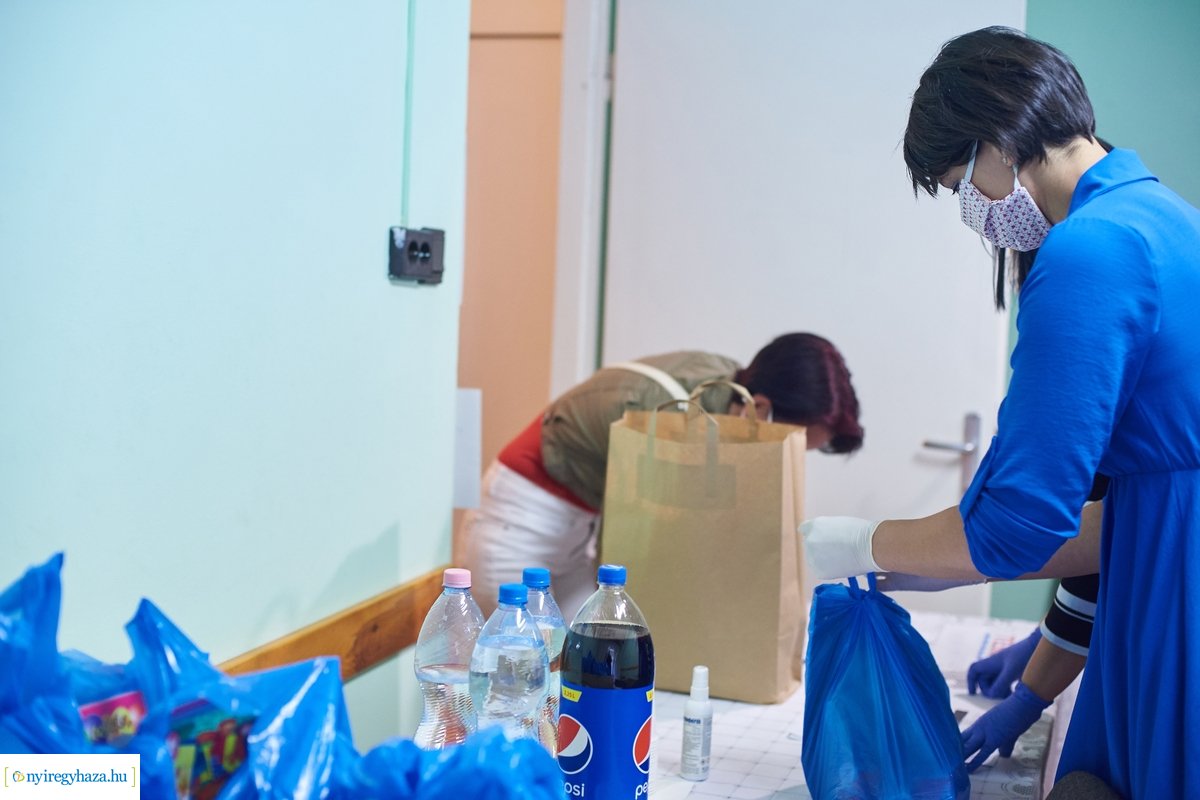 Csomagosztás a Jósavárosban 200430