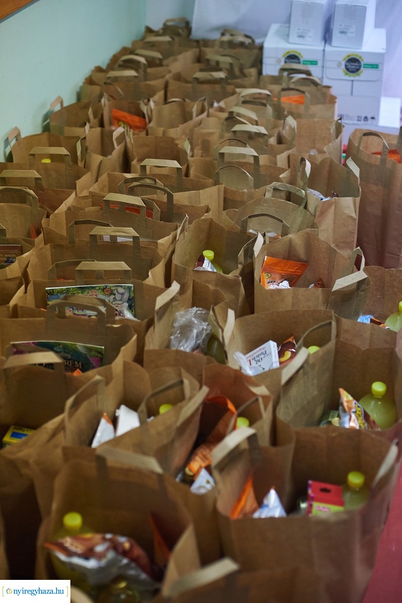 Csomagosztás a Jósavárosban 200430