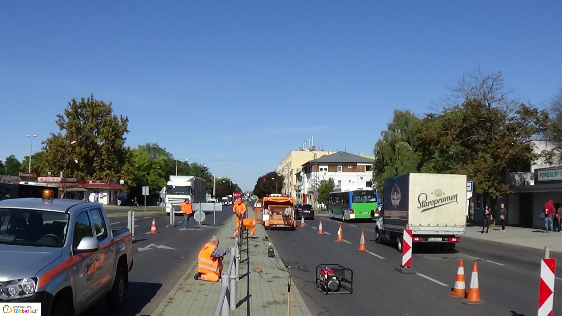 Csőtörés okozott gondozott hétfőn a Vasgyár utcán