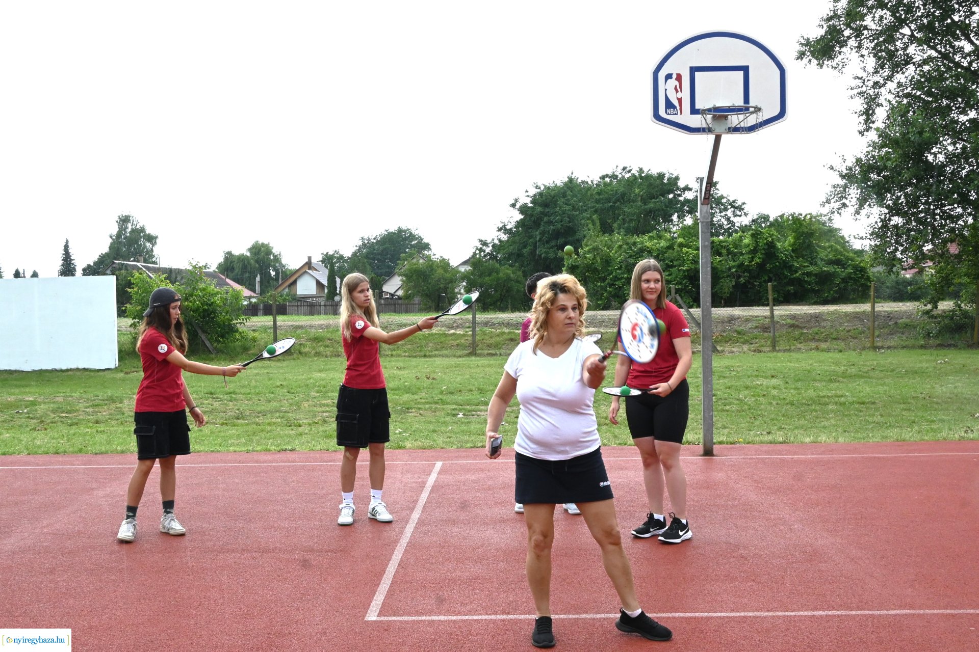 Csütörtökön sportnapot tartottak a "Gyermekeinkért 16" Alapítvány Erasmus program résztvevői