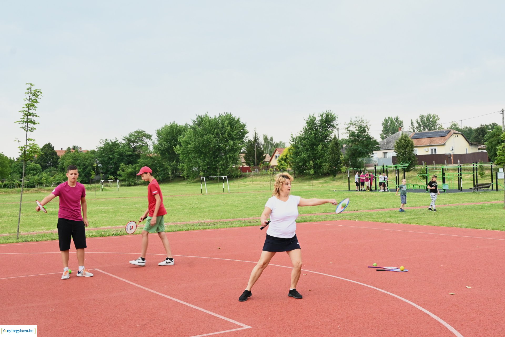 Csütörtökön sportnapot tartottak a "Gyermekeinkért 16" Alapítvány Erasmus program résztvevői