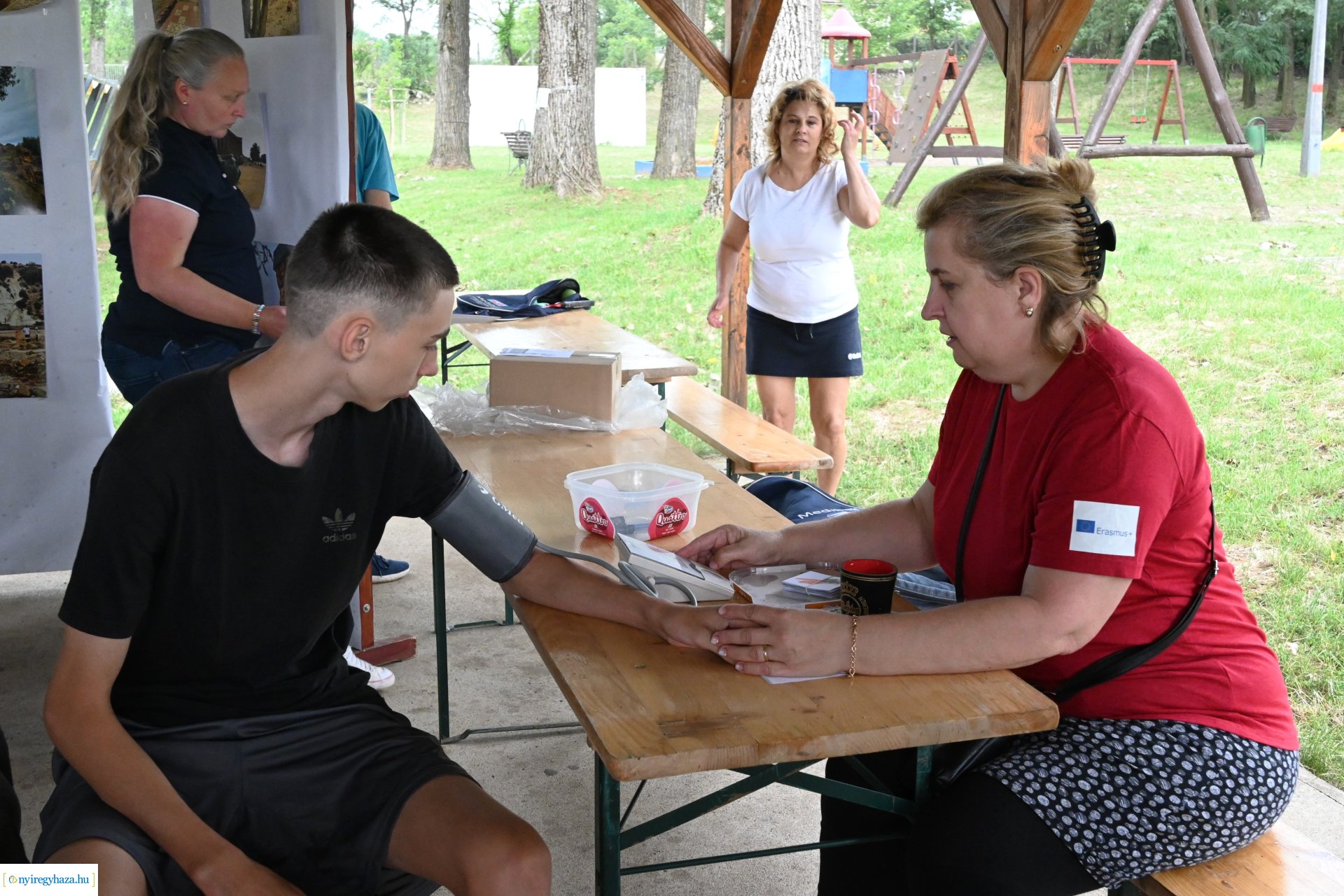 Csütörtökön sportnapot tartottak a "Gyermekeinkért 16" Alapítvány Erasmus program résztvevői