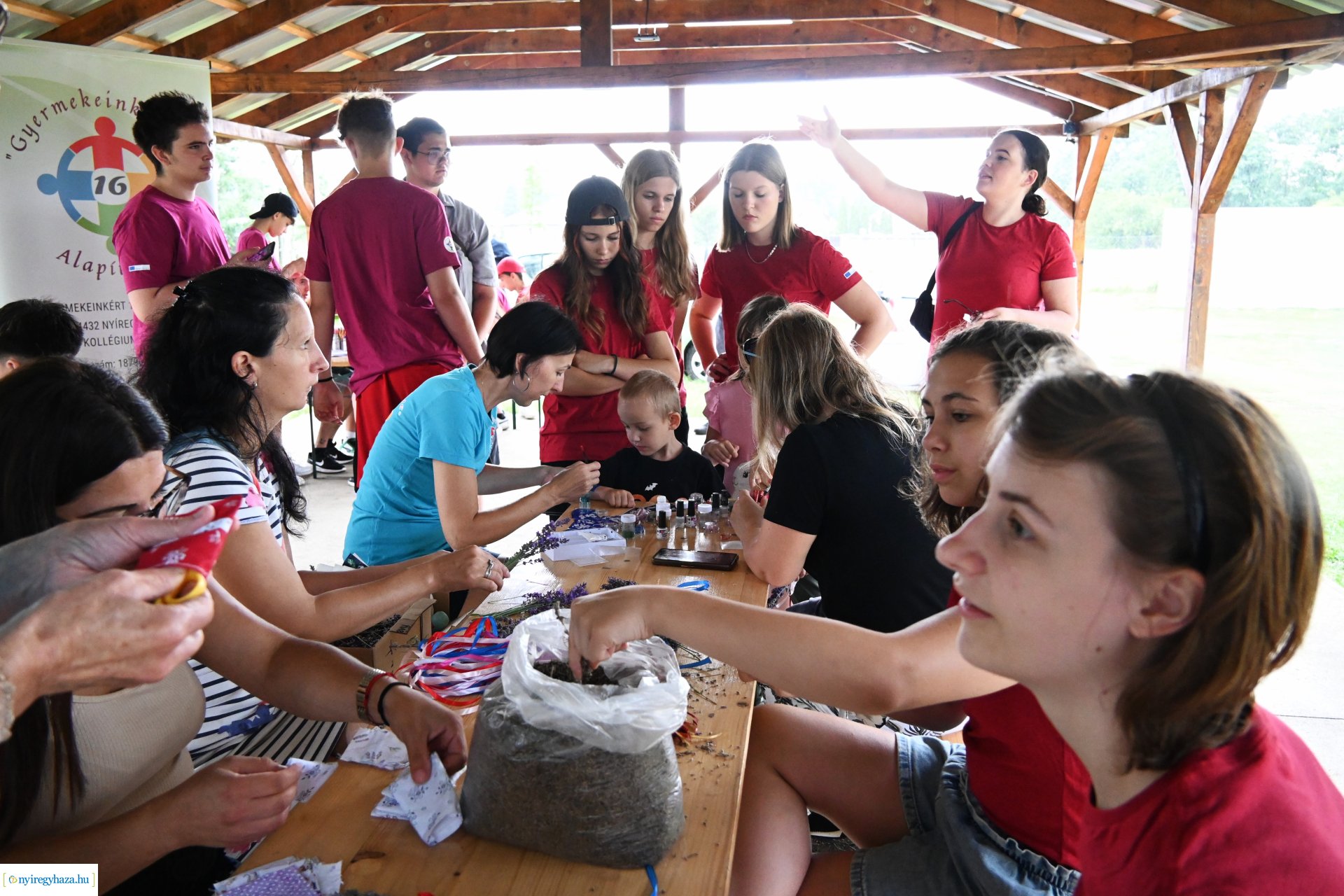 Csütörtökön sportnapot tartottak a "Gyermekeinkért 16" Alapítvány Erasmus program résztvevői