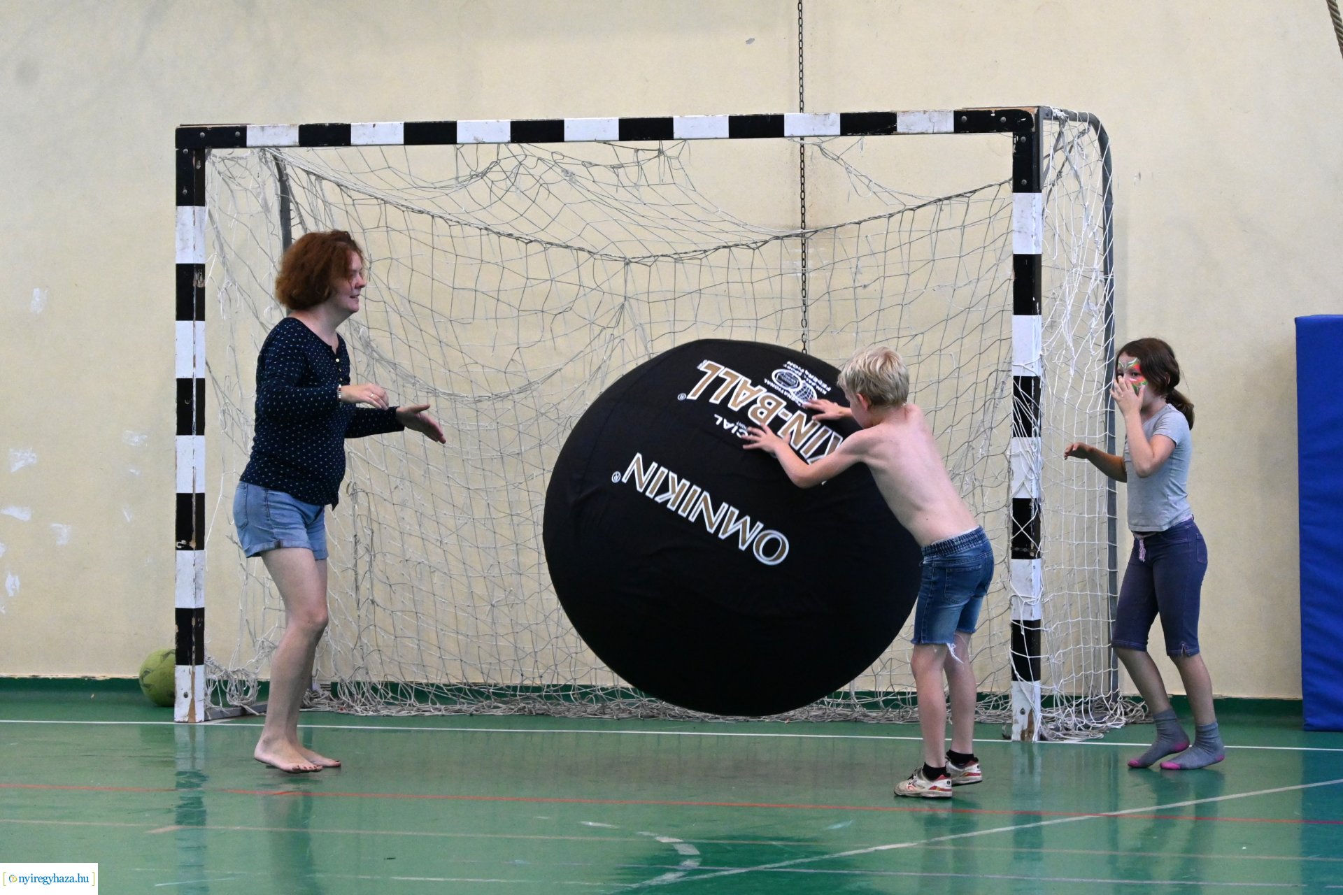 Csütörtökön sportnapot tartottak a "Gyermekeinkért 16" Alapítvány Erasmus program résztvevői