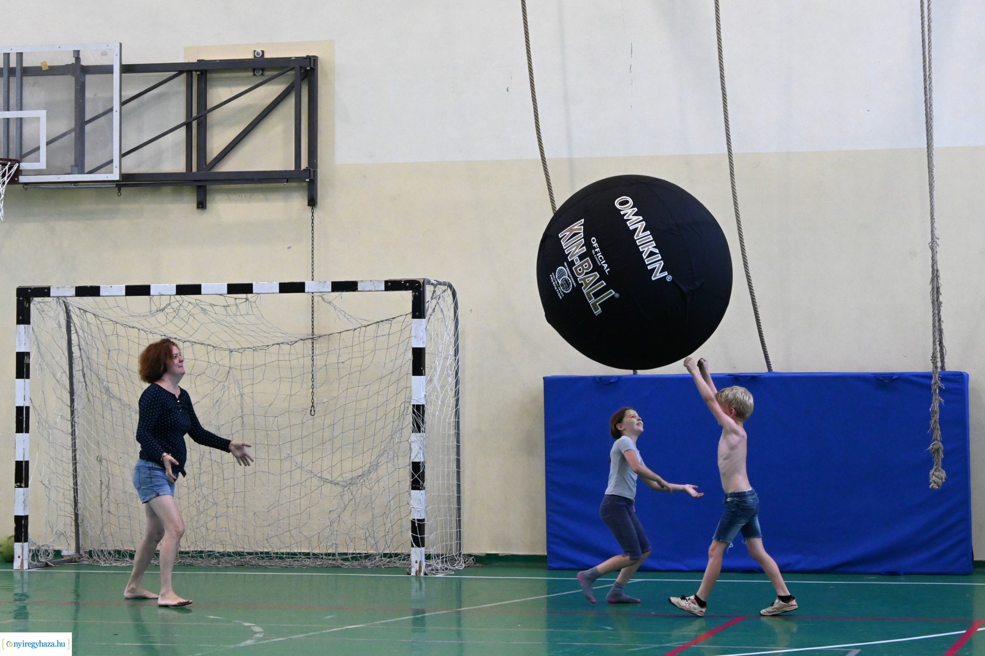 Csütörtökön sportnapot tartottak a "Gyermekeinkért 16" Alapítvány Erasmus program résztvevői