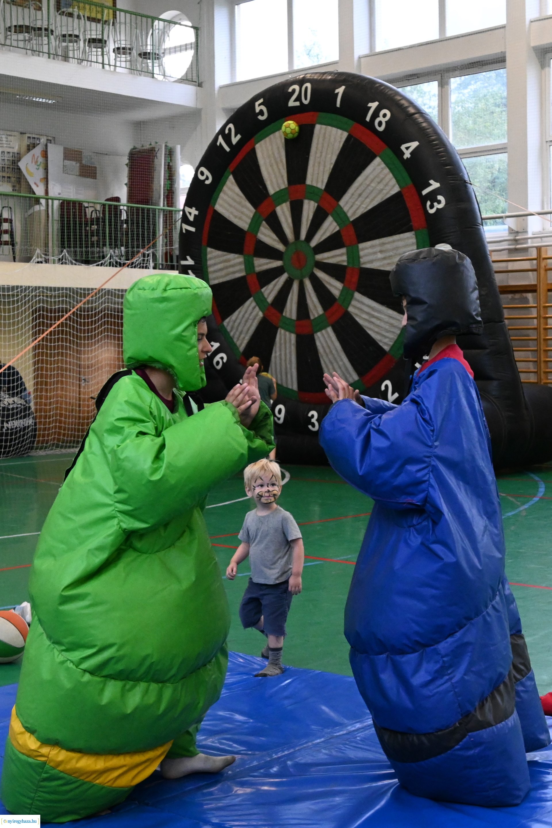 Csütörtökön sportnapot tartottak a "Gyermekeinkért 16" Alapítvány Erasmus program résztvevői