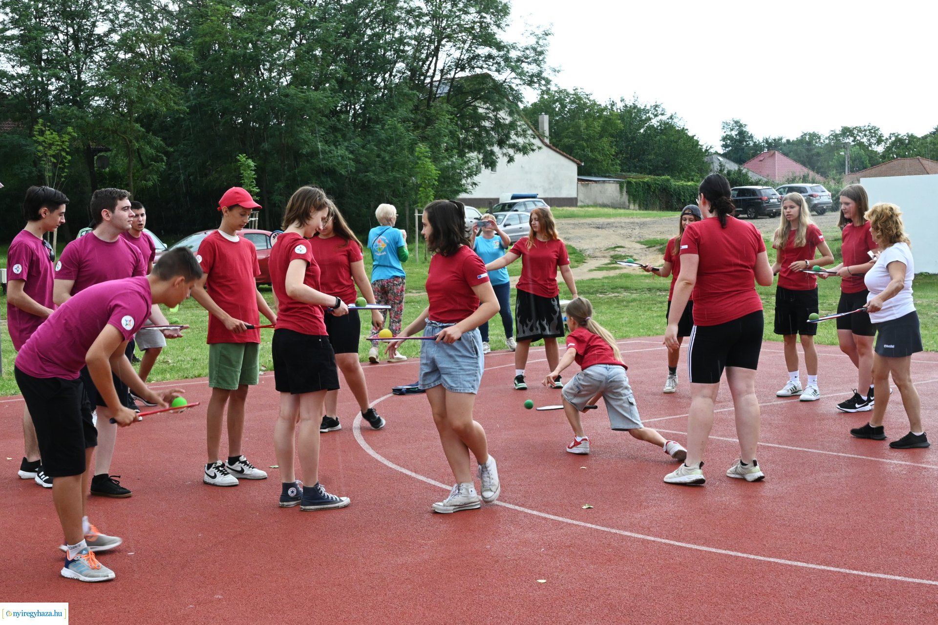 Csütörtökön sportnapot tartottak a "Gyermekeinkért 16" Alapítvány Erasmus program résztvevői
