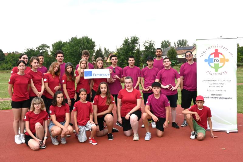Csütörtökön sportnapot tartottak a "Gyermekeinkért 16" Alapítvány Erasmus program résztvevői